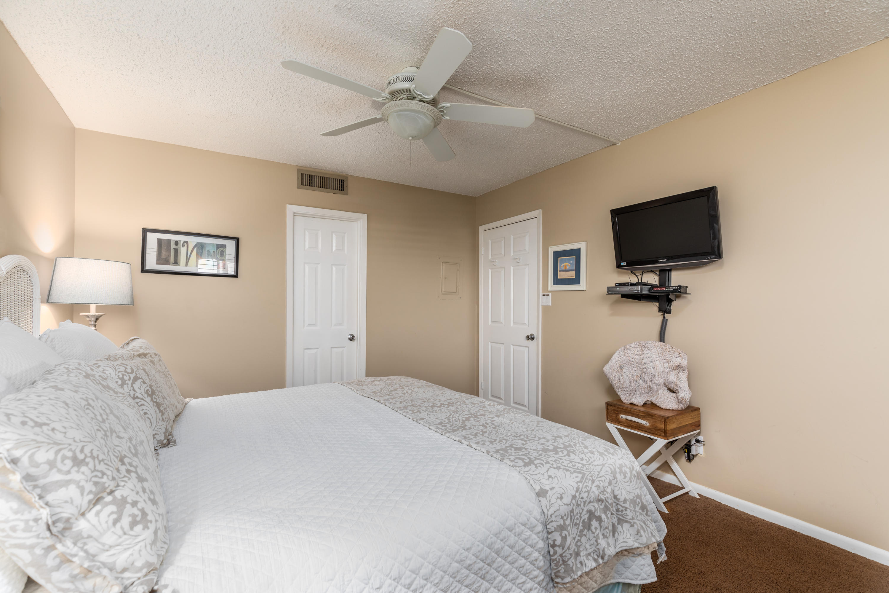 HOLIDAY SURF & RACQUET CLUB - Residential