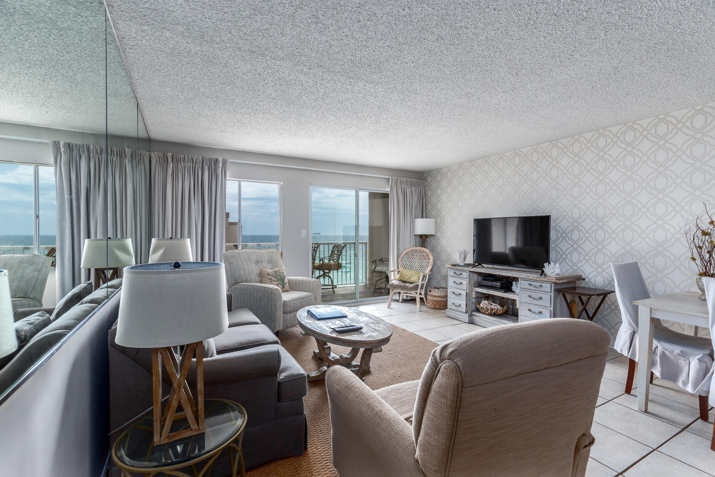 HOLIDAY SURF & RACQUET CLUB - Residential