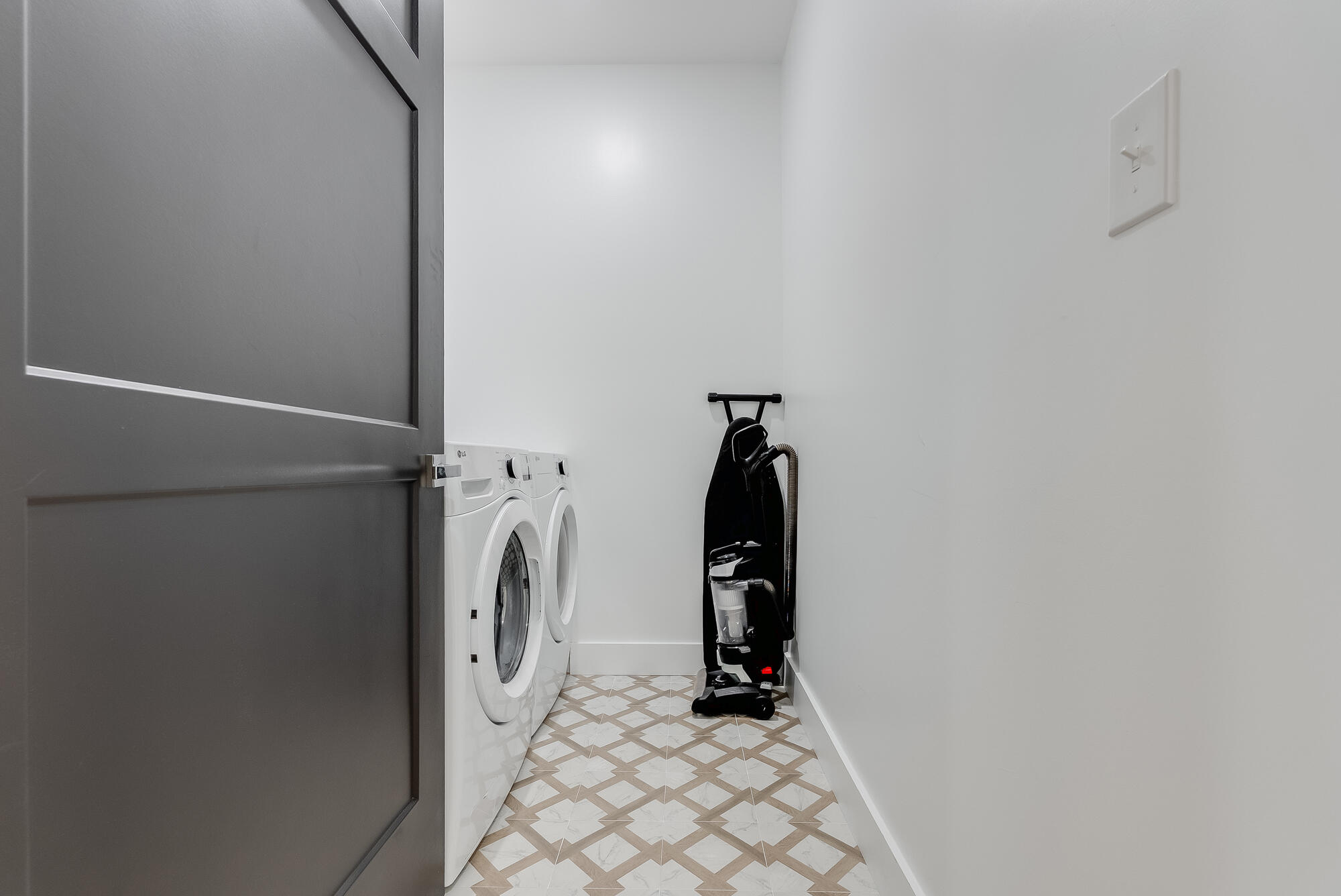 LAGUNA BEACH - Residential