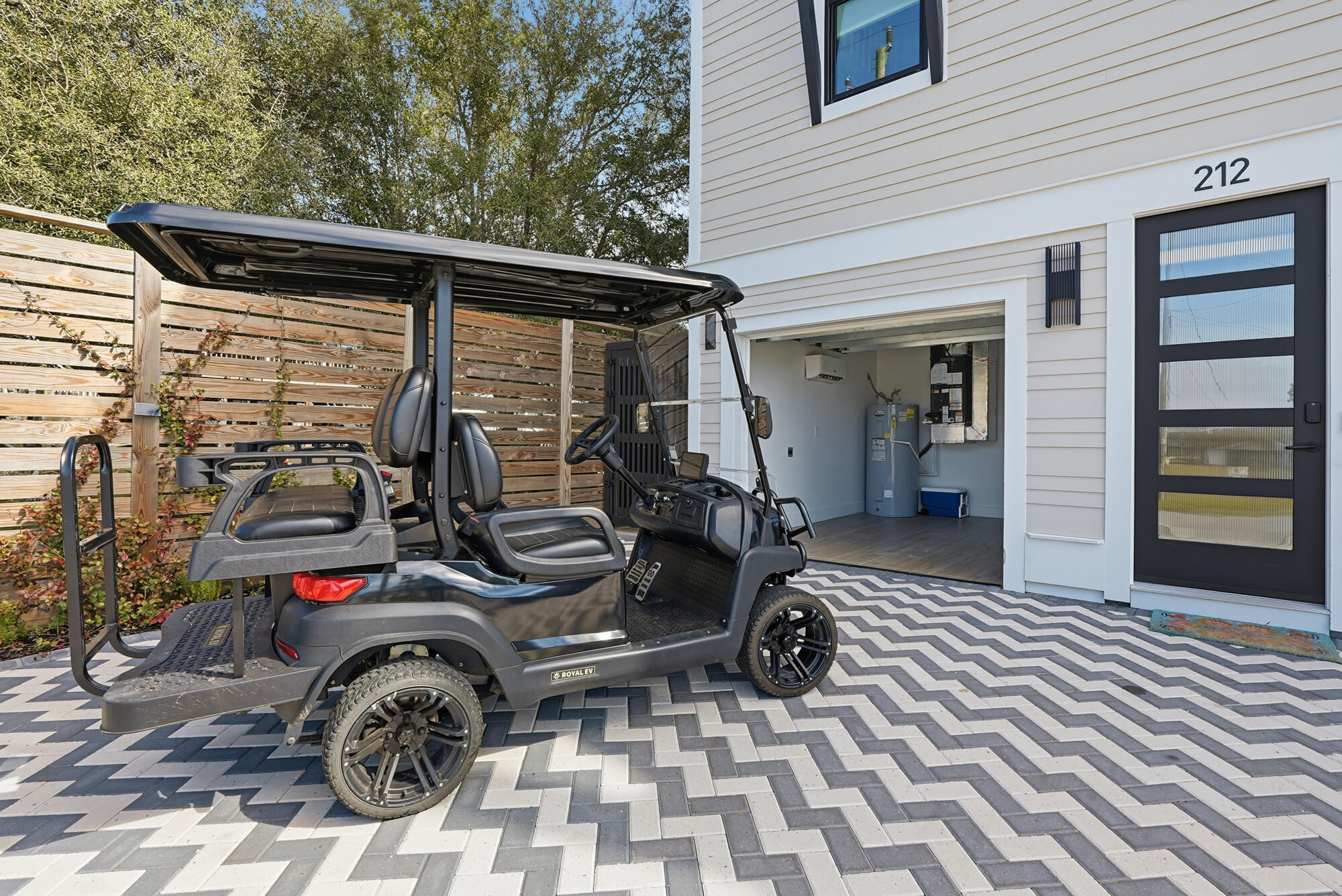 LAGUNA BEACH - Residential