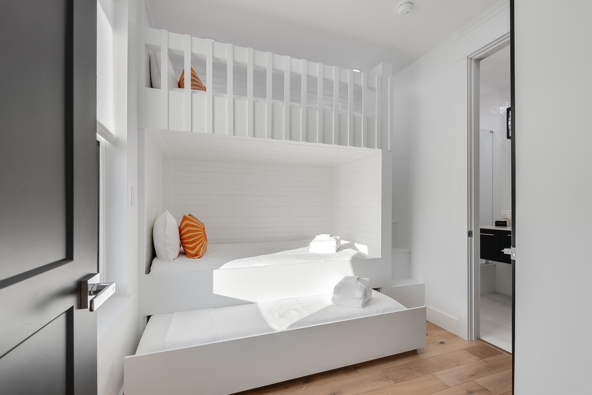 LAGUNA BEACH - Residential