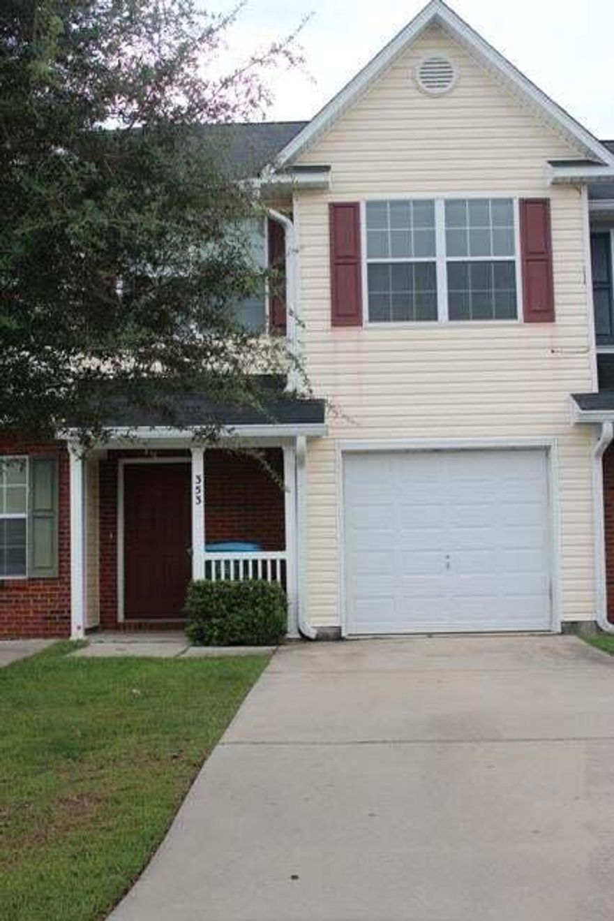 Affordable 3bd / 2.5ba townhome close to local schools, the interstate, military bases, shopping and the hospital. This unit has a garage & washer and dryer. Pets considered upon approval and non- refundable pet fee. Applications can be found on line at:
rentcafe.com