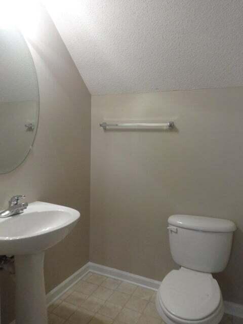 ROLLING PINES - Residential Lease