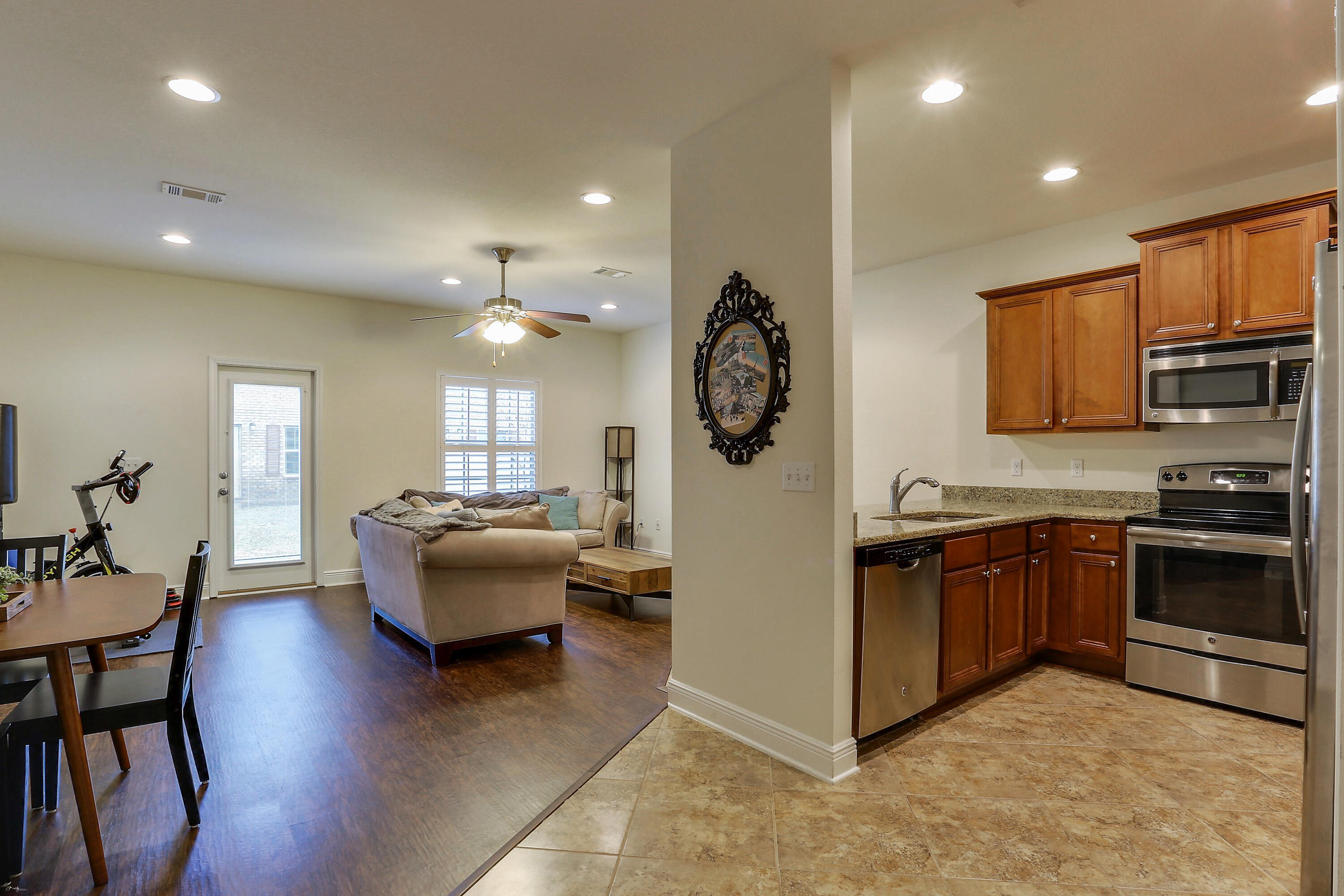 RESERVE POINTE - Residential