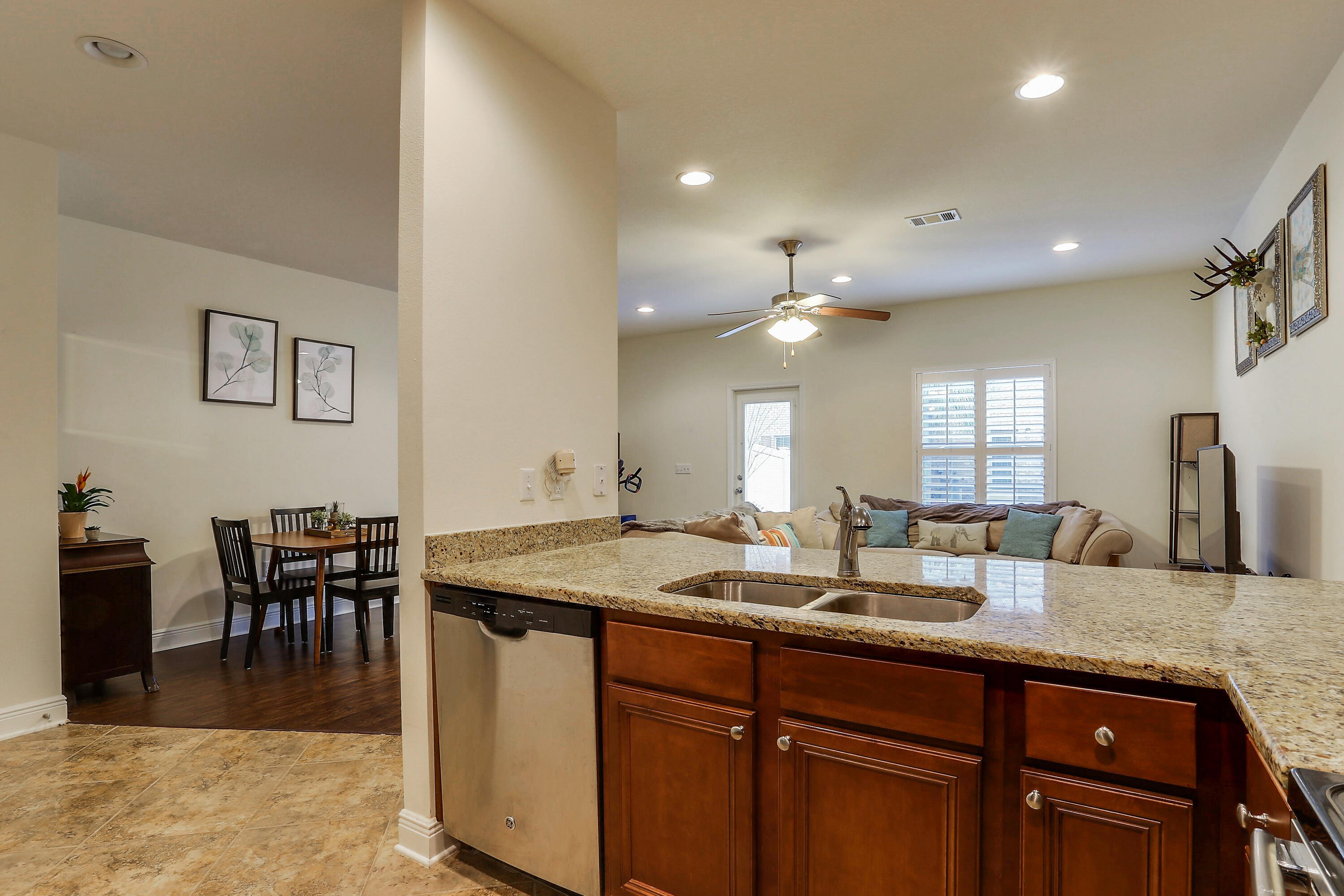 RESERVE POINTE - Residential