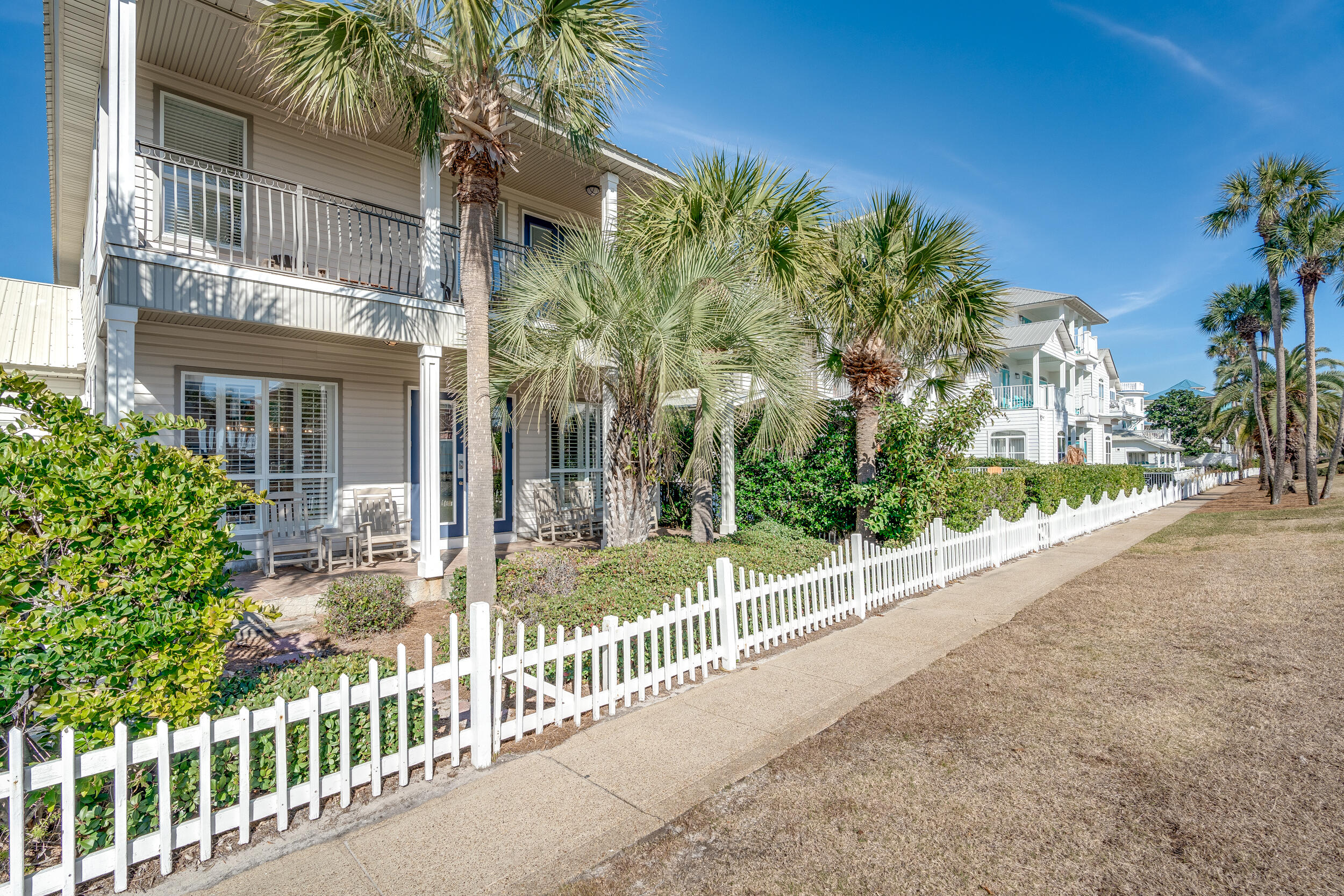 CRYSTAL SHORES - Residential