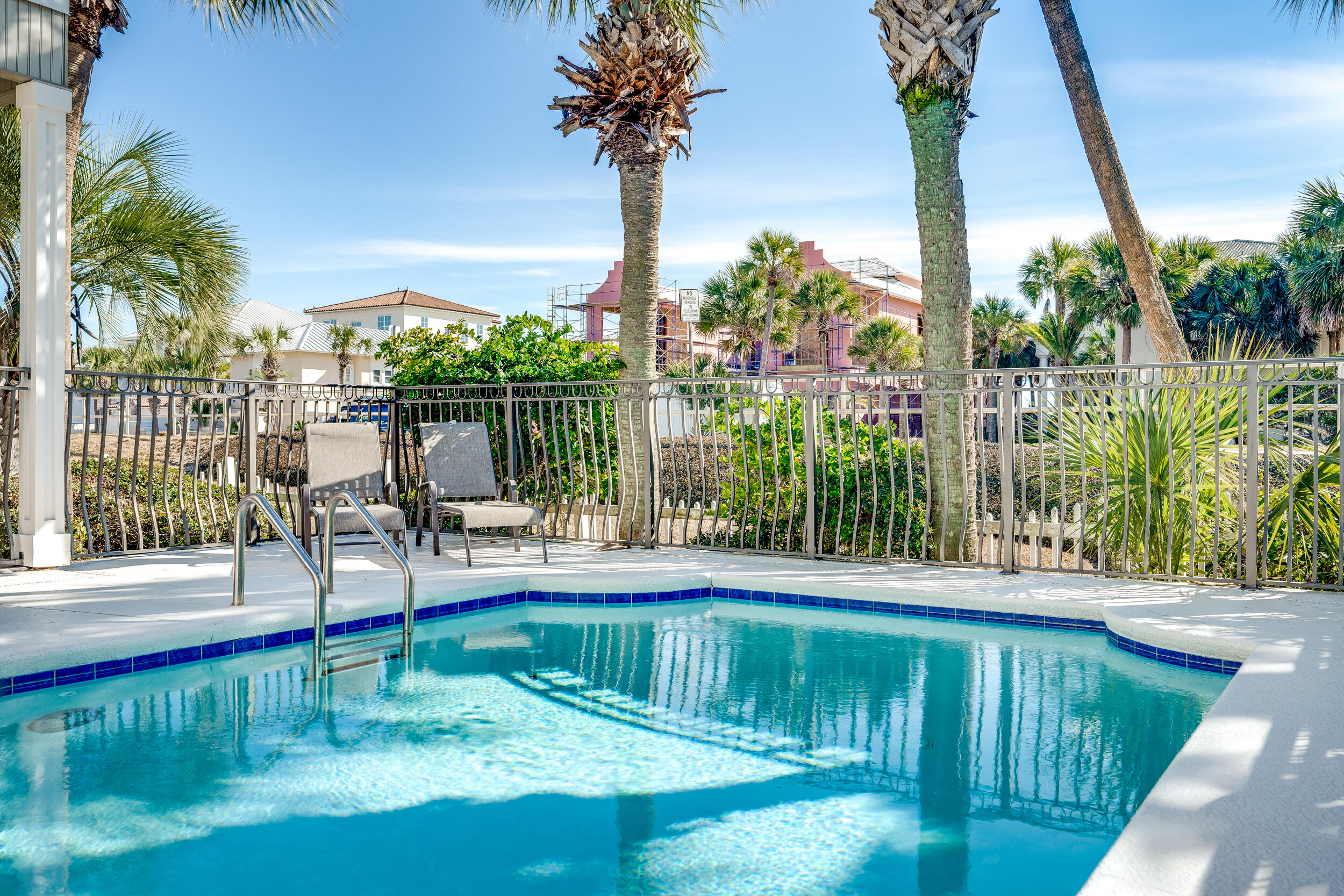 CRYSTAL SHORES - Residential