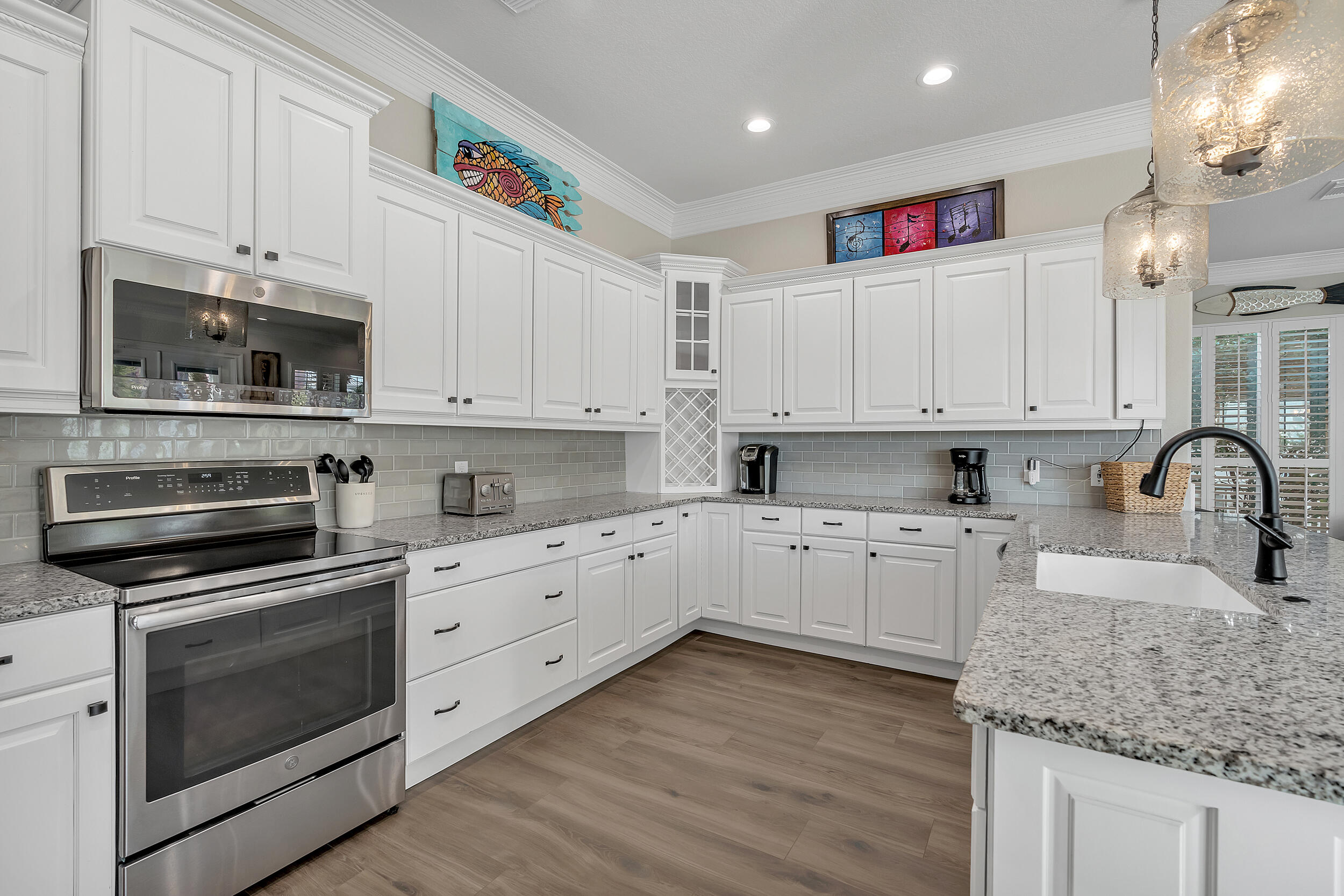 CRYSTAL SHORES - Residential