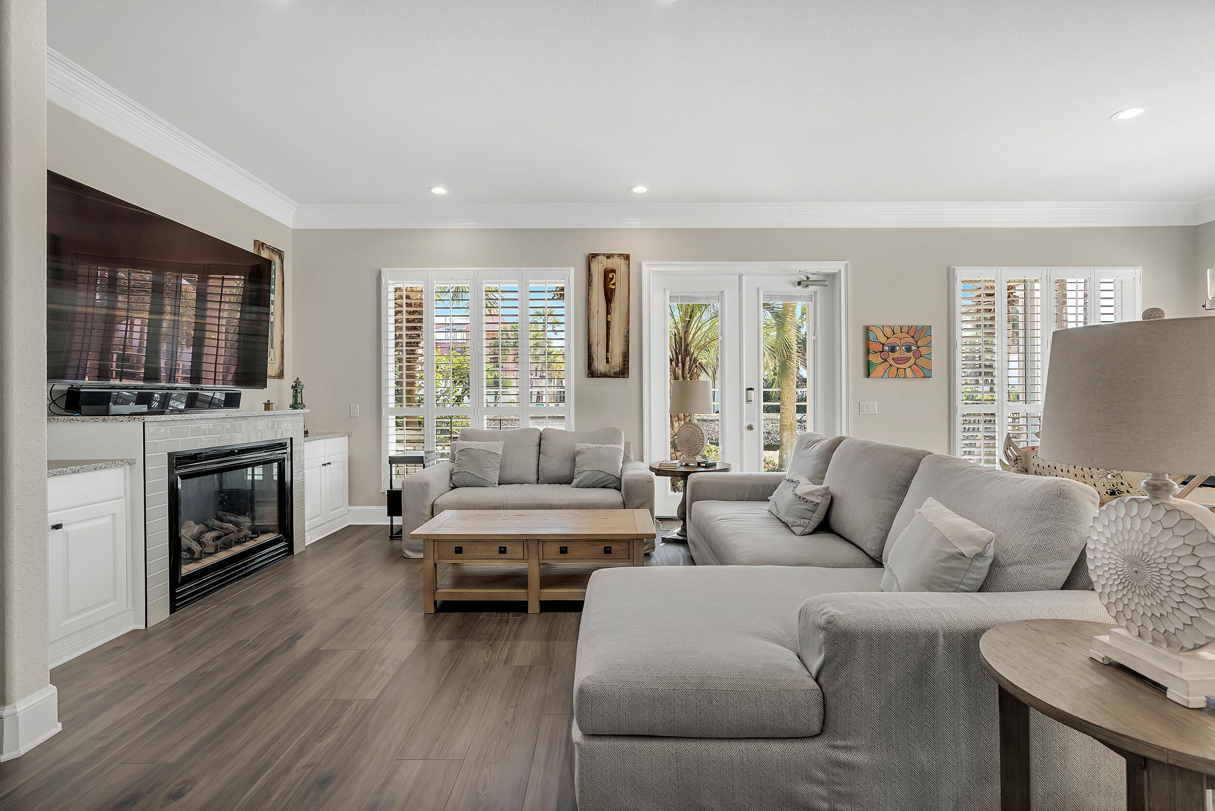 CRYSTAL SHORES - Residential