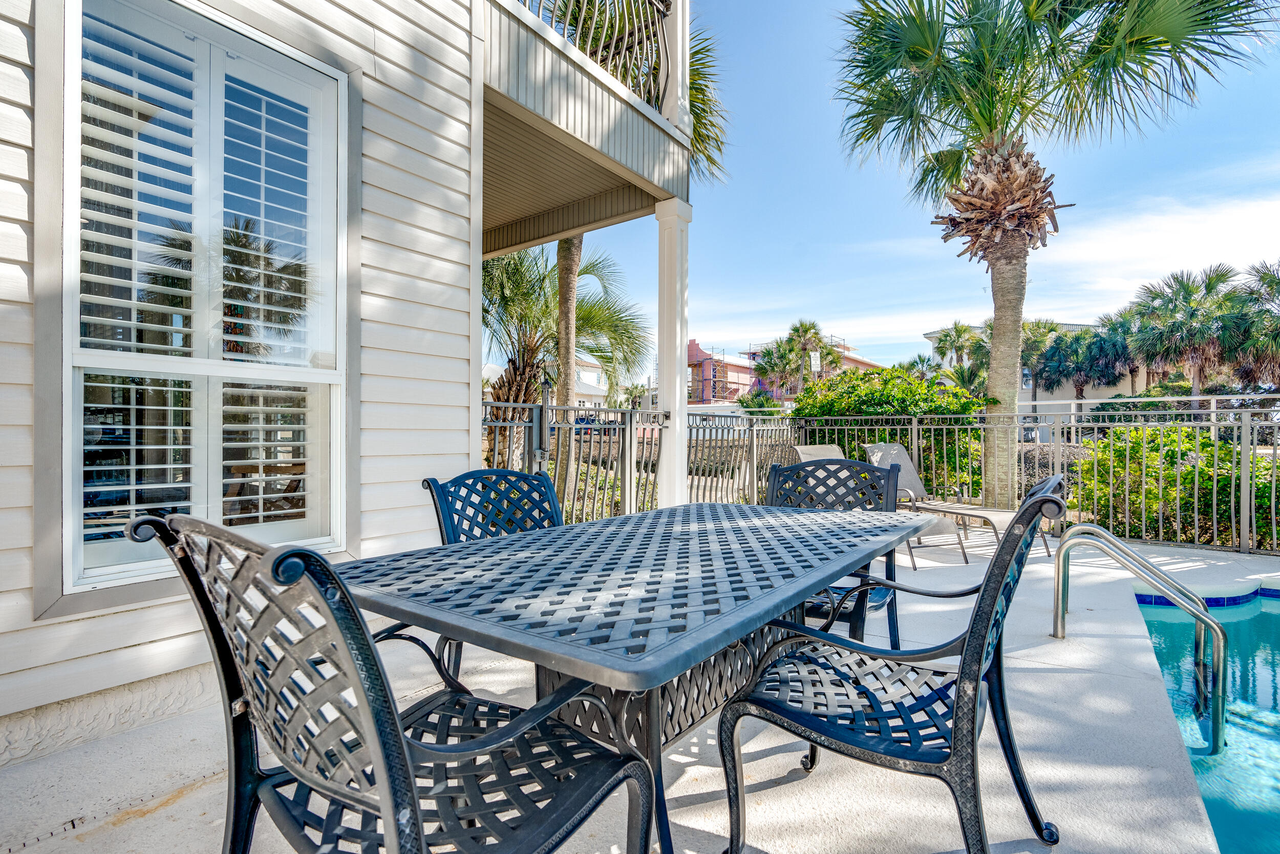 CRYSTAL SHORES - Residential