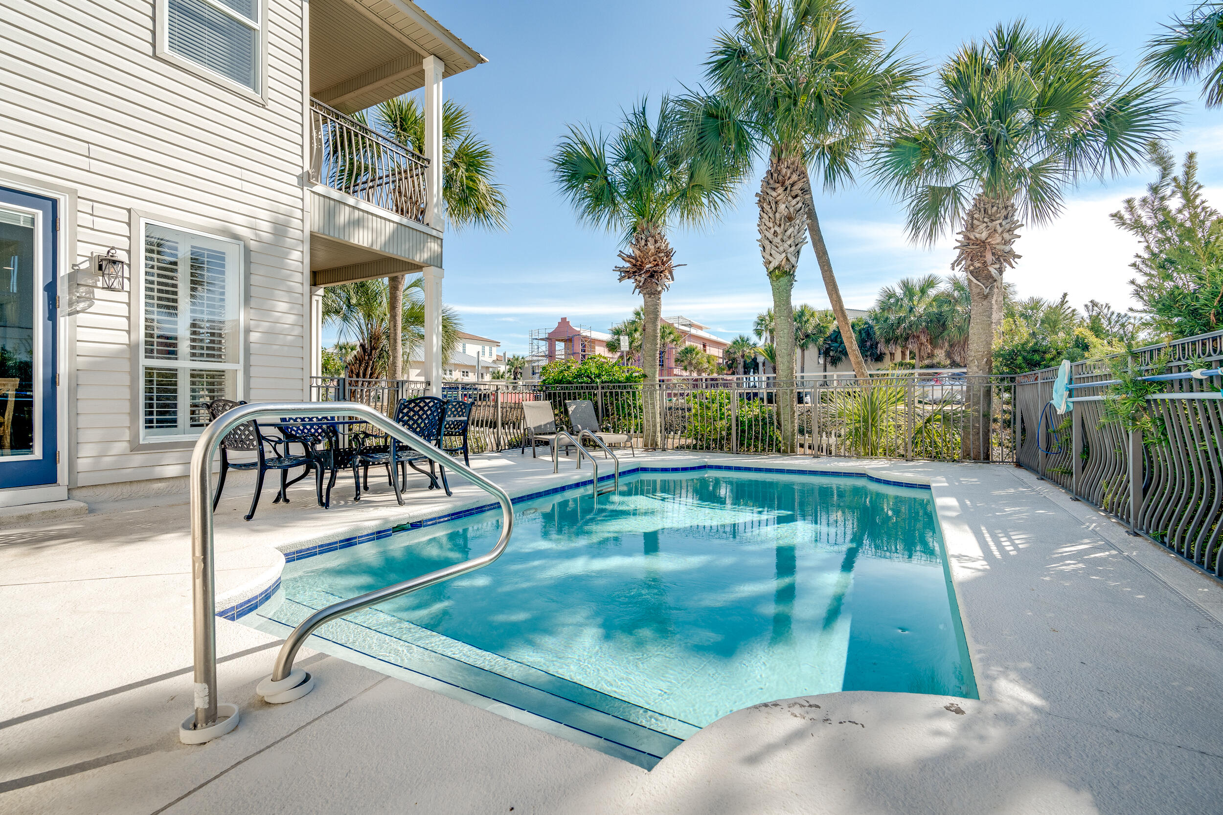 CRYSTAL SHORES - Residential