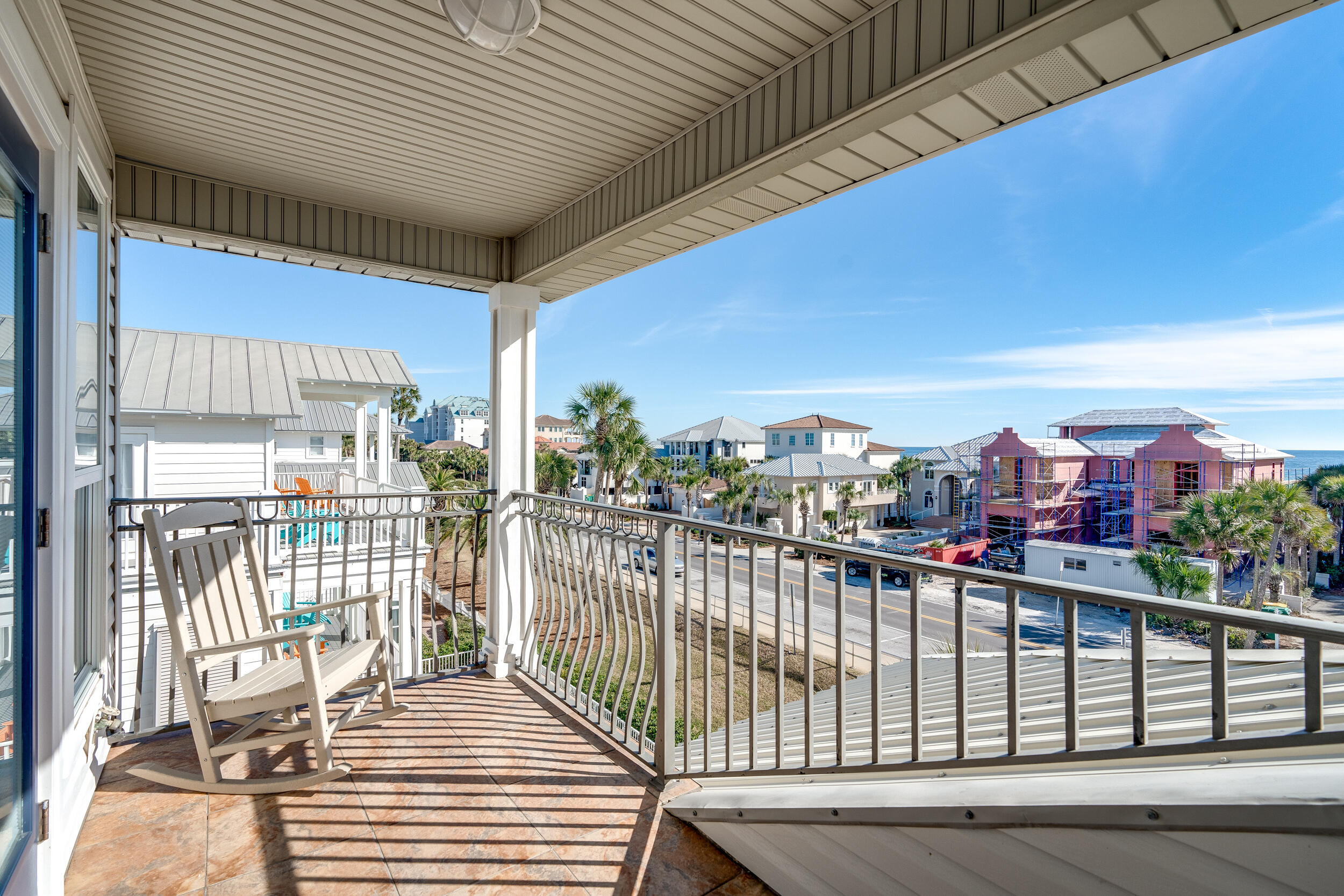 CRYSTAL SHORES - Residential