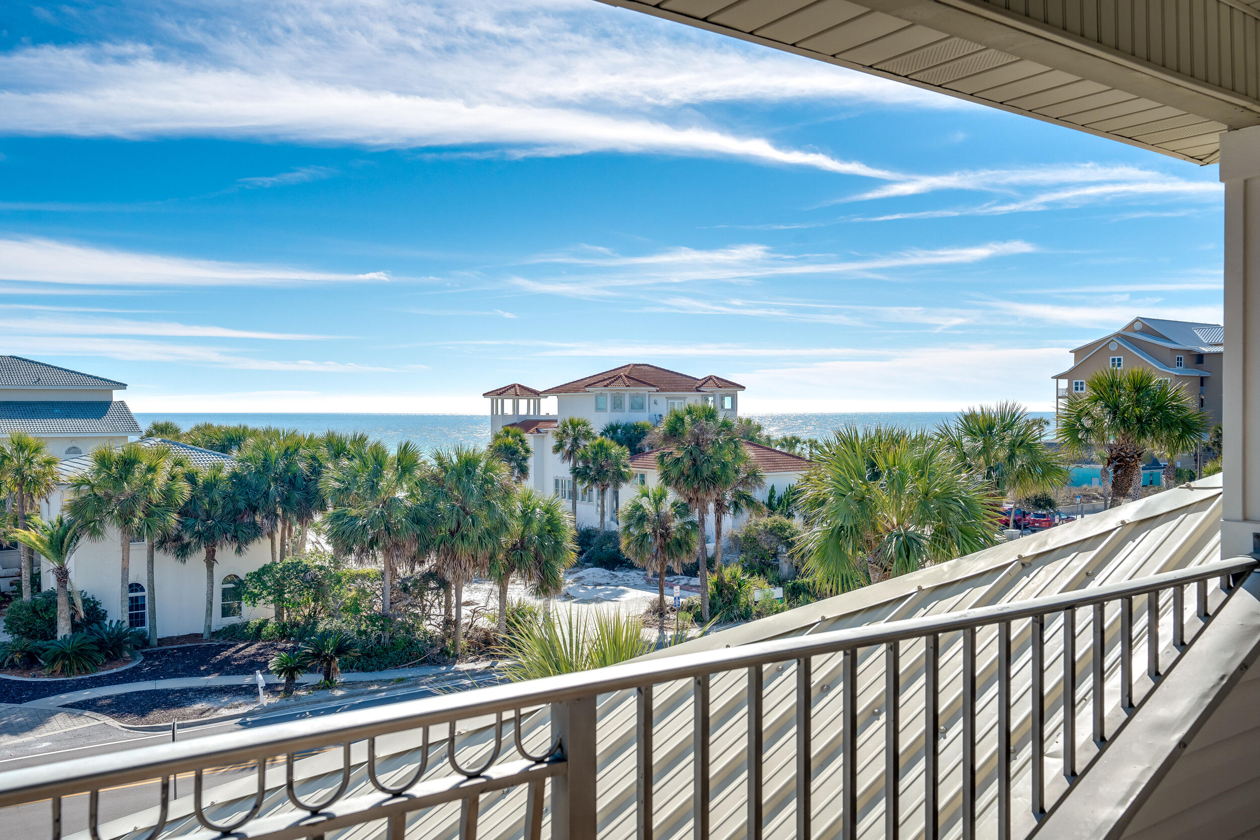 CRYSTAL SHORES - Residential