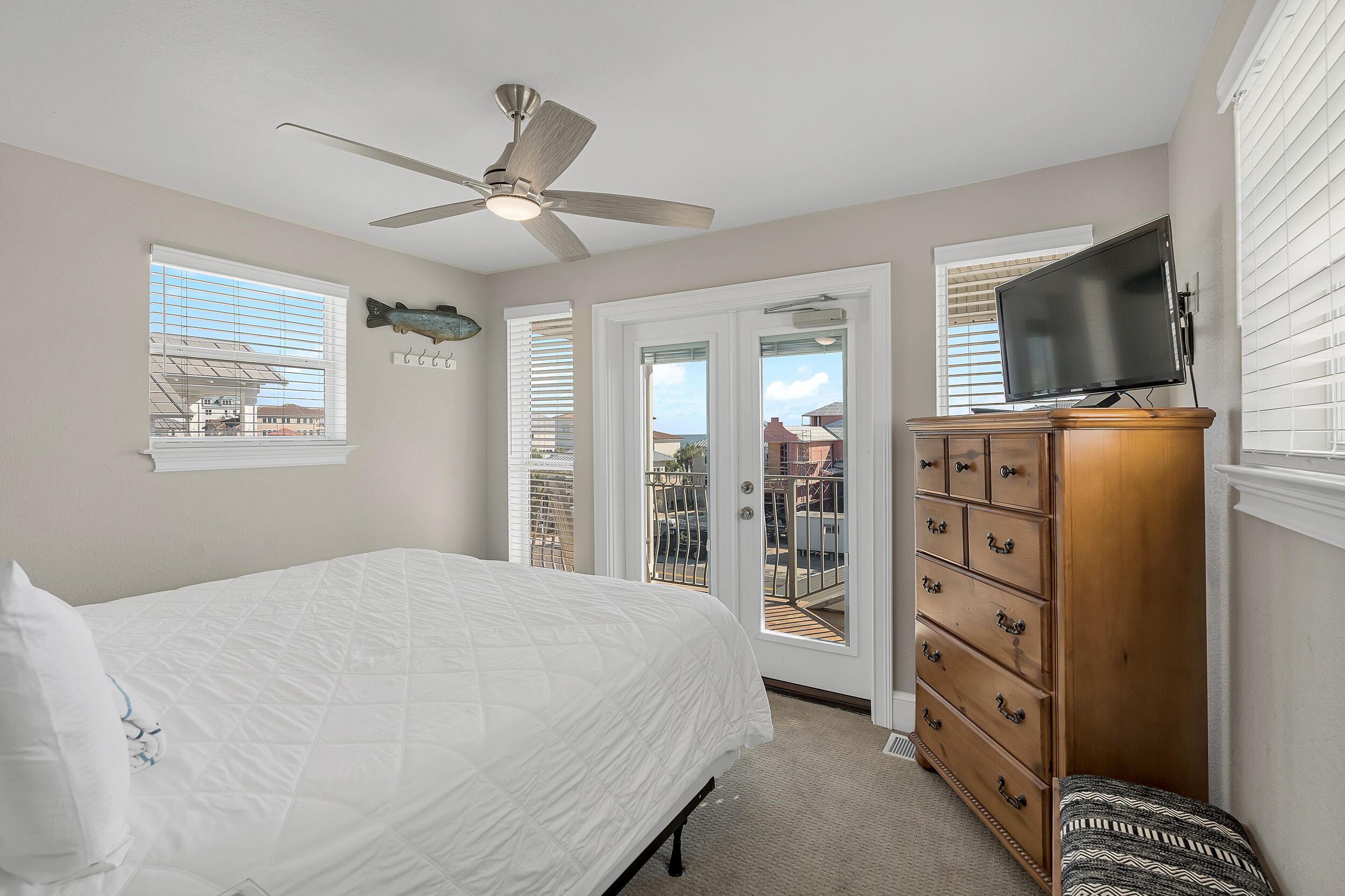 CRYSTAL SHORES - Residential