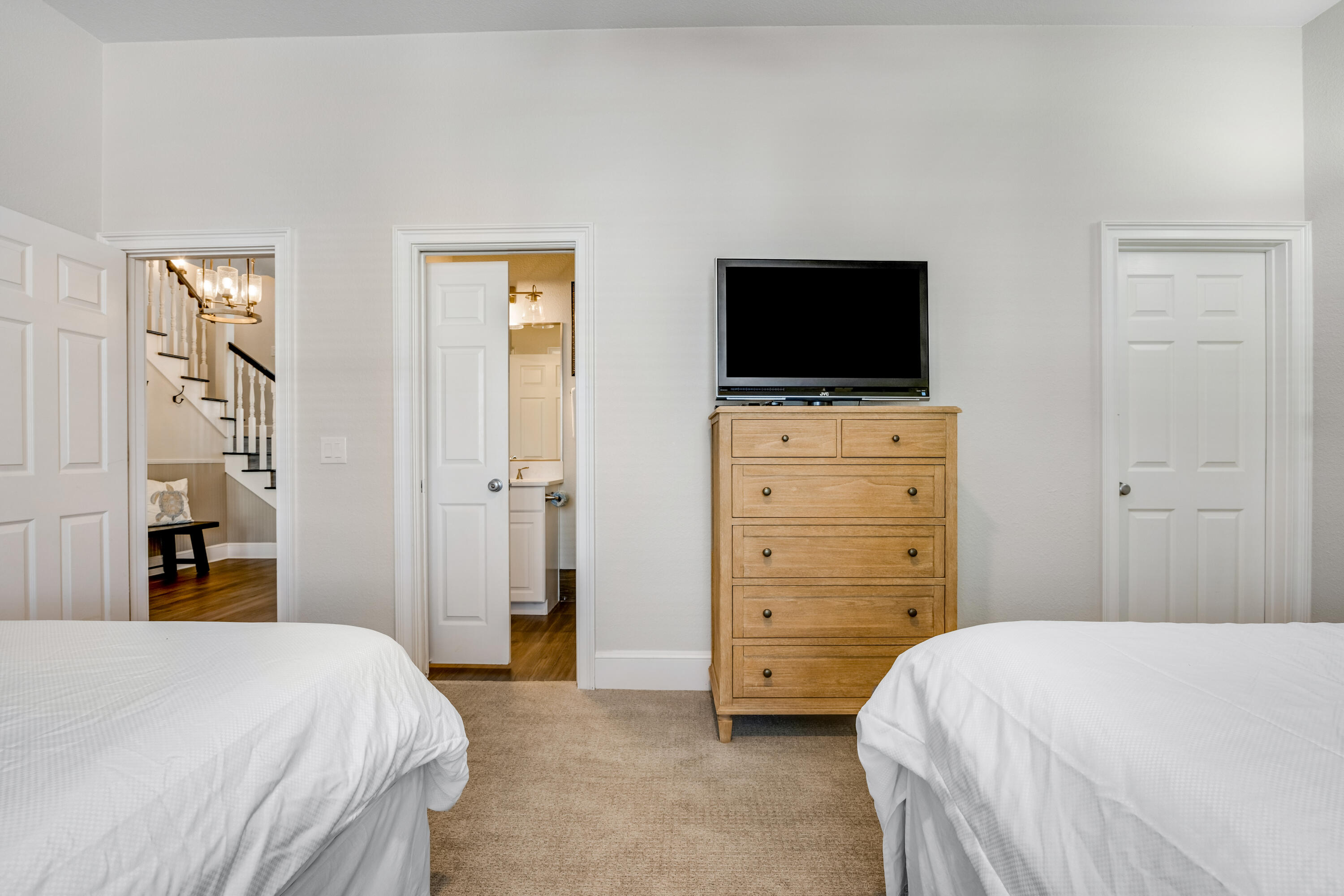 CRYSTAL SHORES - Residential