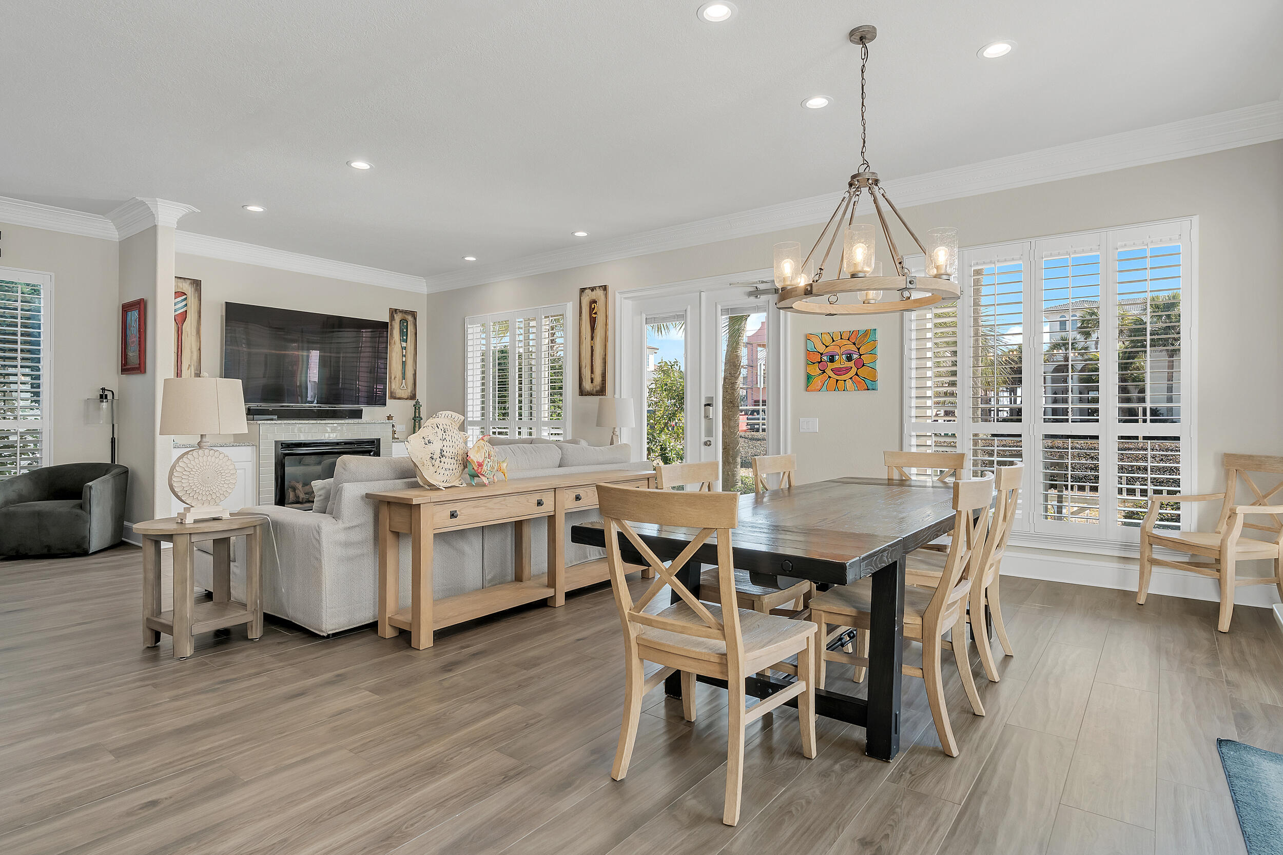 CRYSTAL SHORES - Residential