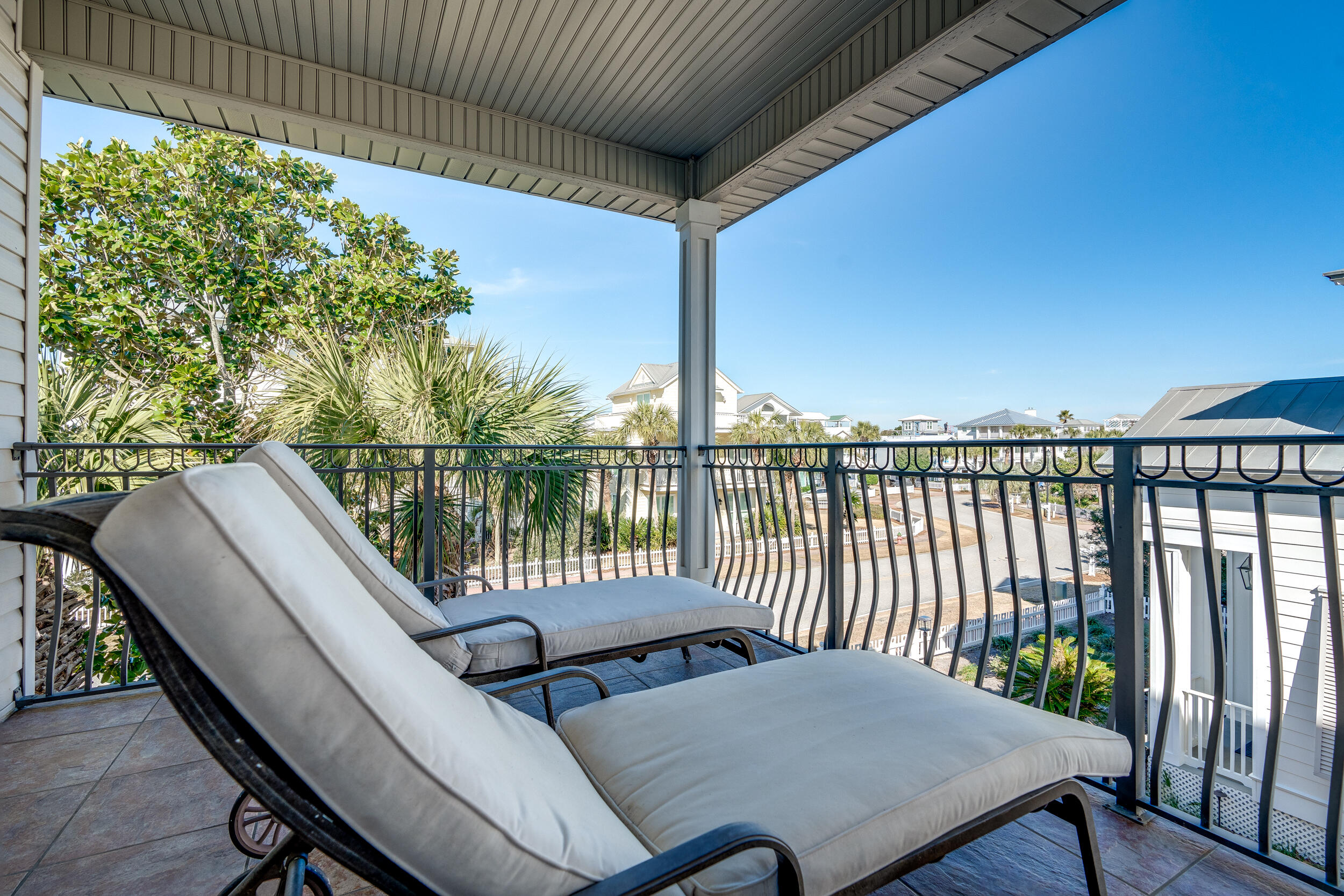 CRYSTAL SHORES - Residential