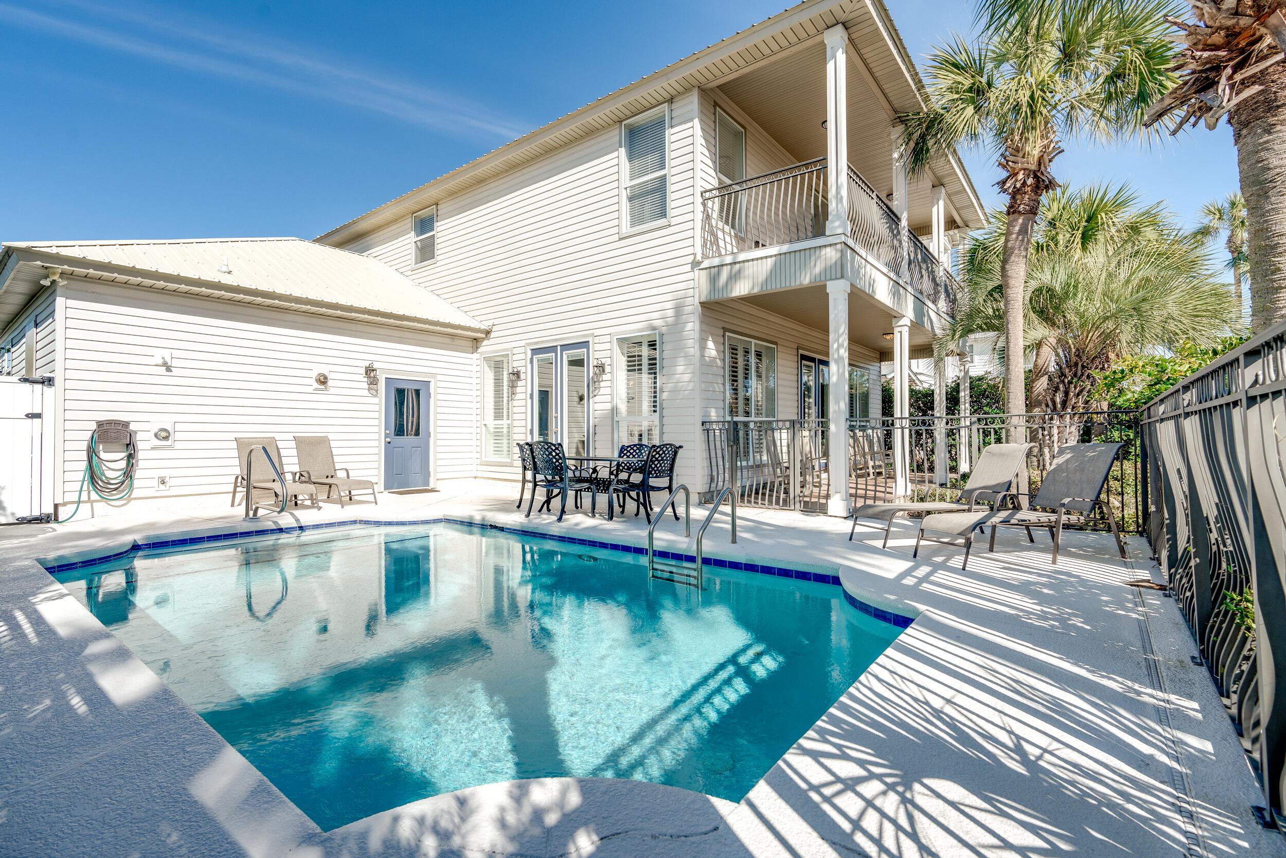 CRYSTAL SHORES - Residential