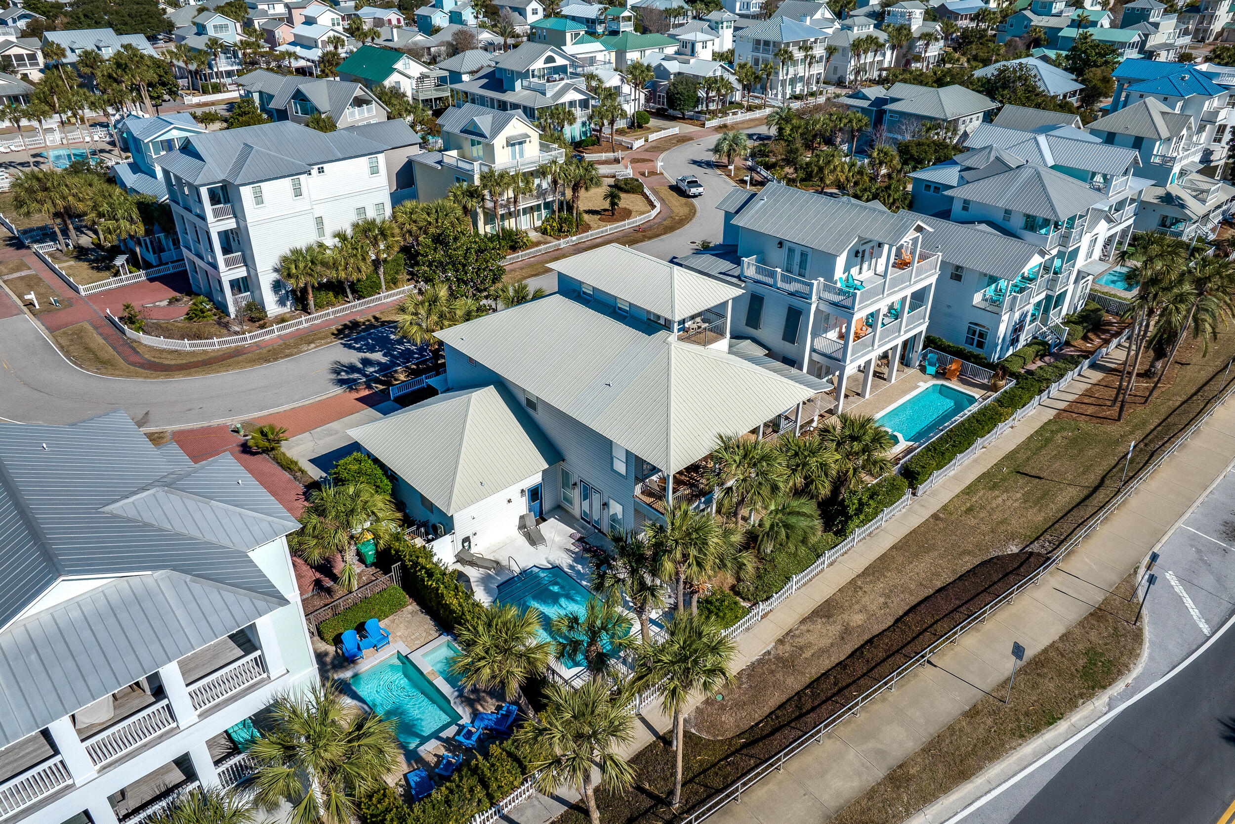 CRYSTAL SHORES - Residential