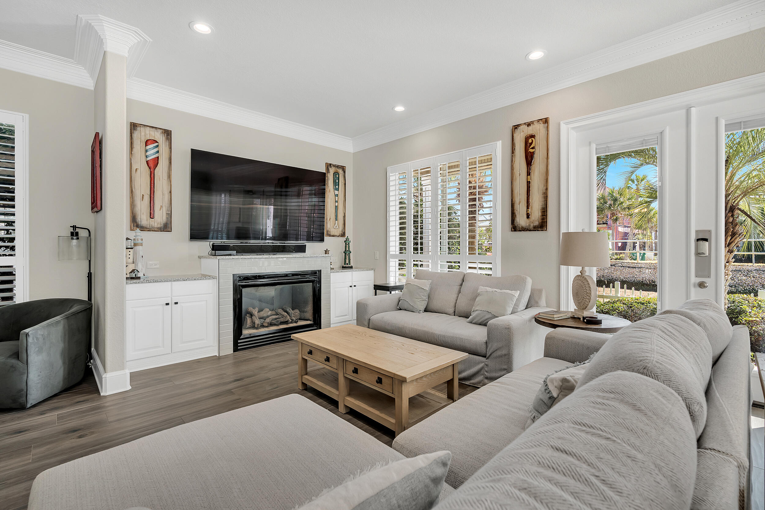 CRYSTAL SHORES - Residential