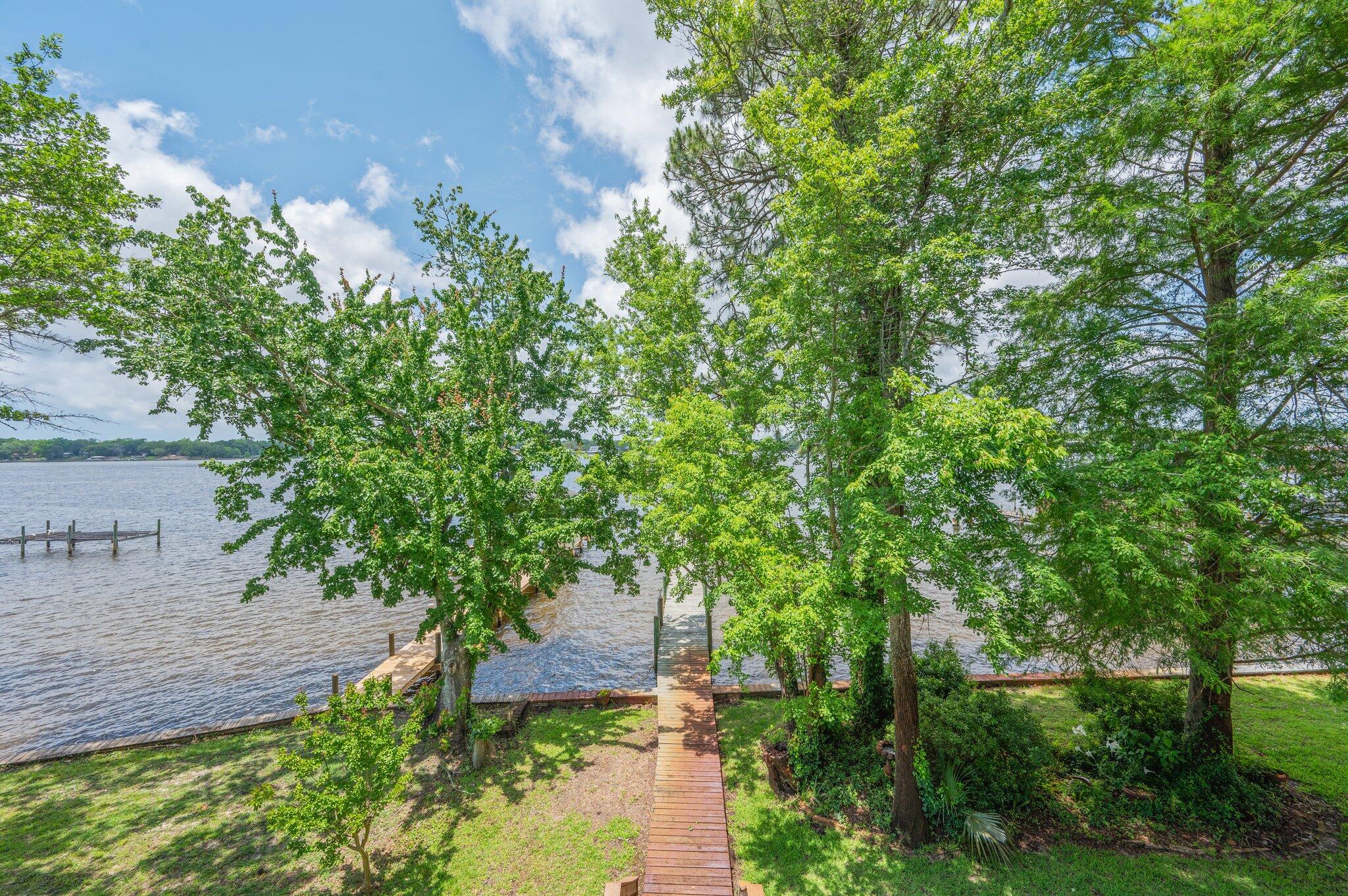 BEG NW COR SEC 17 S 1582 FT W 634.55 FT TO ST RD - Residential