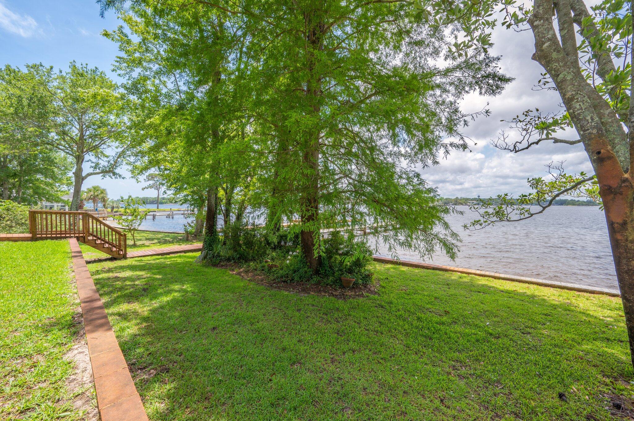 BEG NW COR SEC 17 S 1582 FT W 634.55 FT TO ST RD - Residential