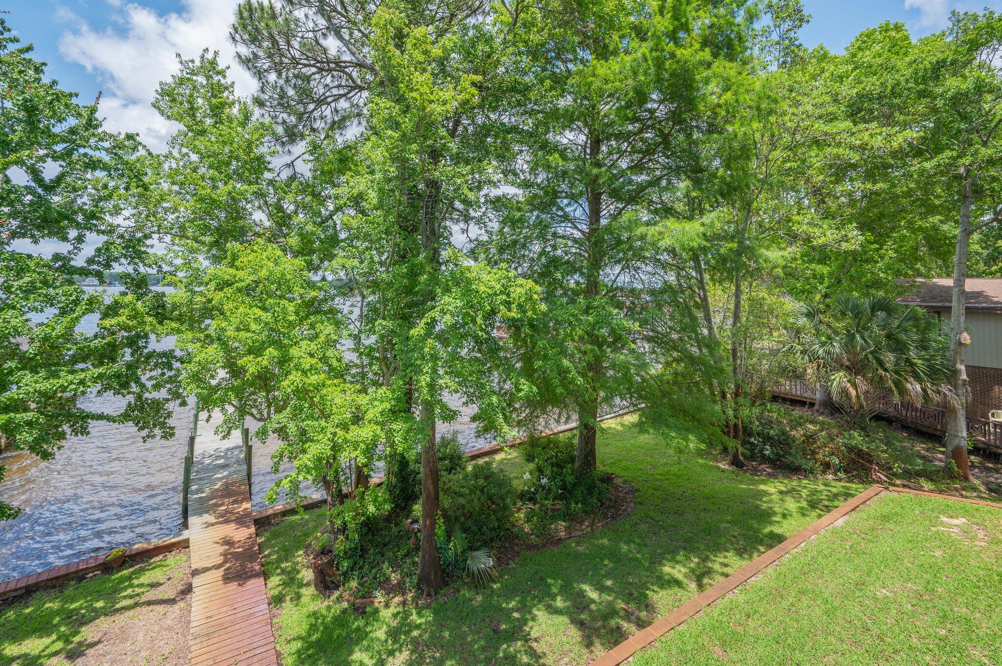 BEG NW COR SEC 17 S 1582 FT W 634.55 FT TO ST RD - Residential