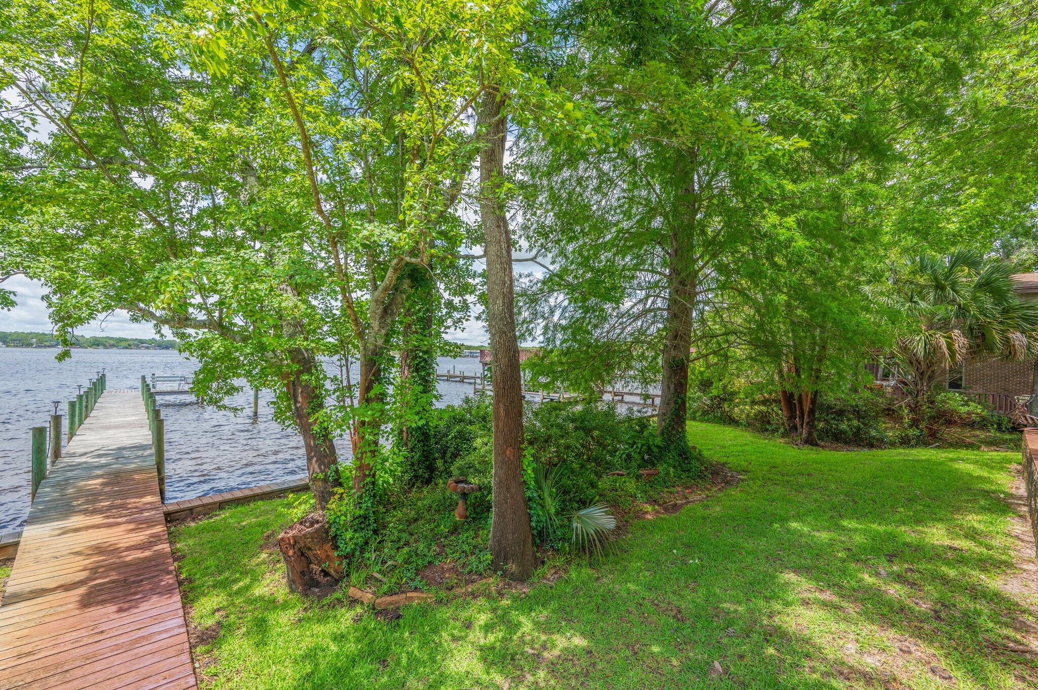 BEG NW COR SEC 17 S 1582 FT W 634.55 FT TO ST RD - Residential
