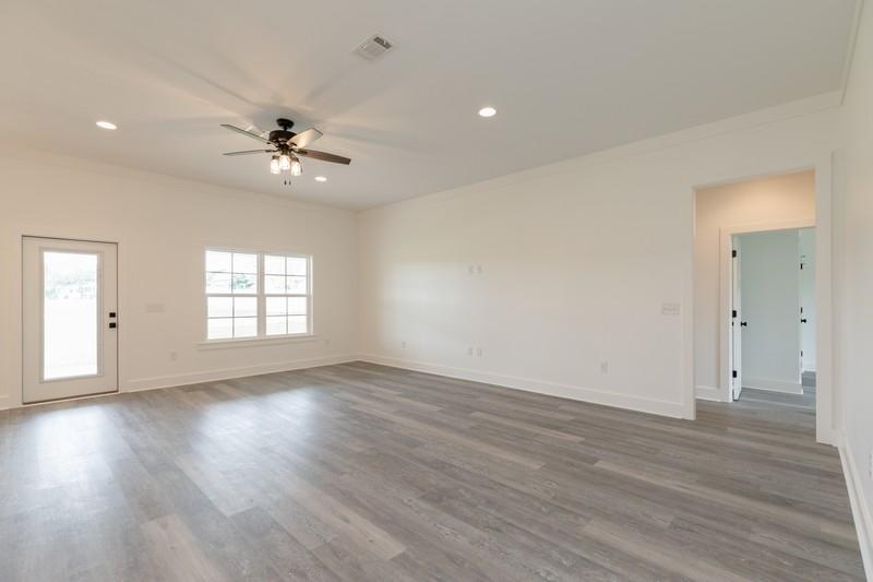 CRESTVIEW (231100.00) - Residential