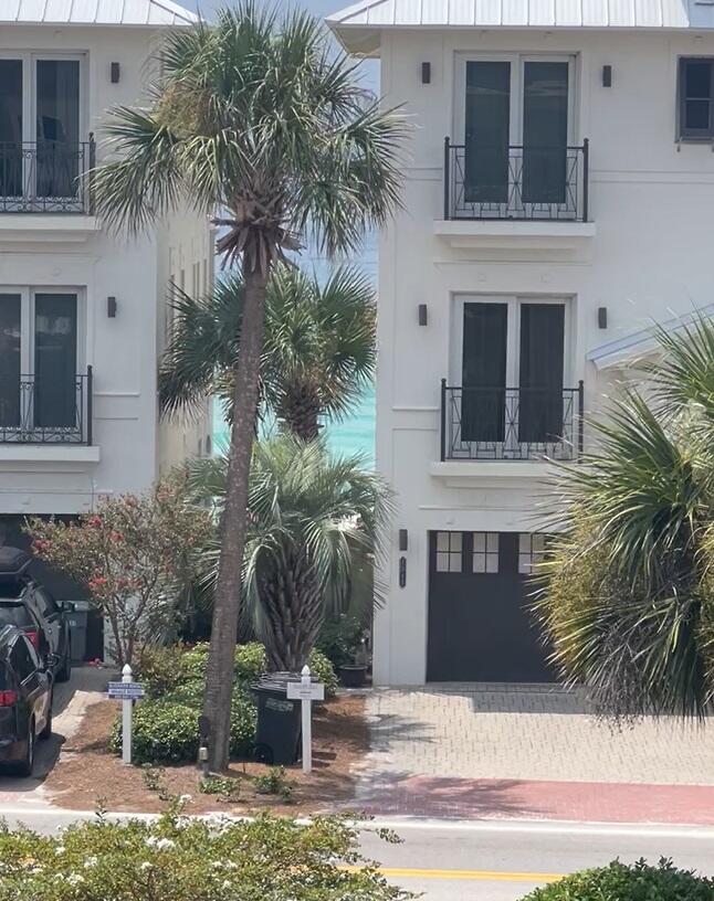 EMERALD WATERS - Residential