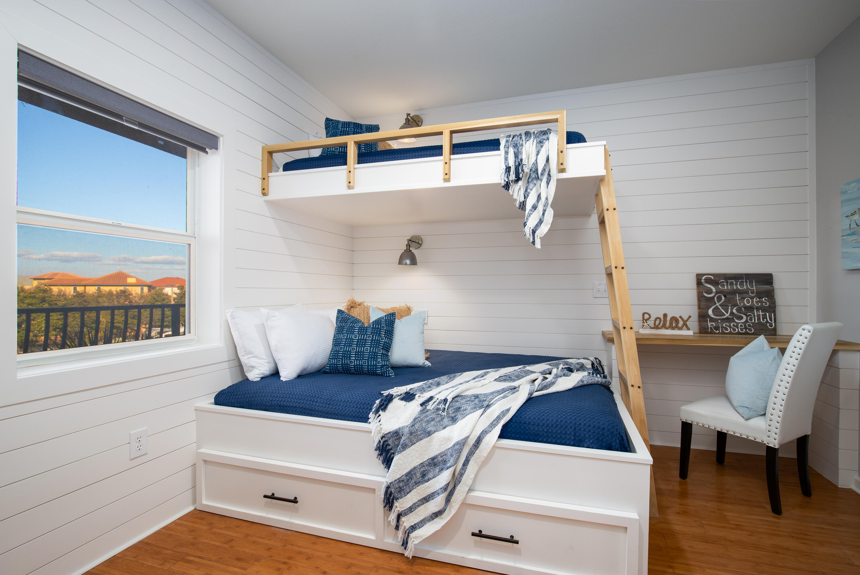 EMERALD WATERS - Residential