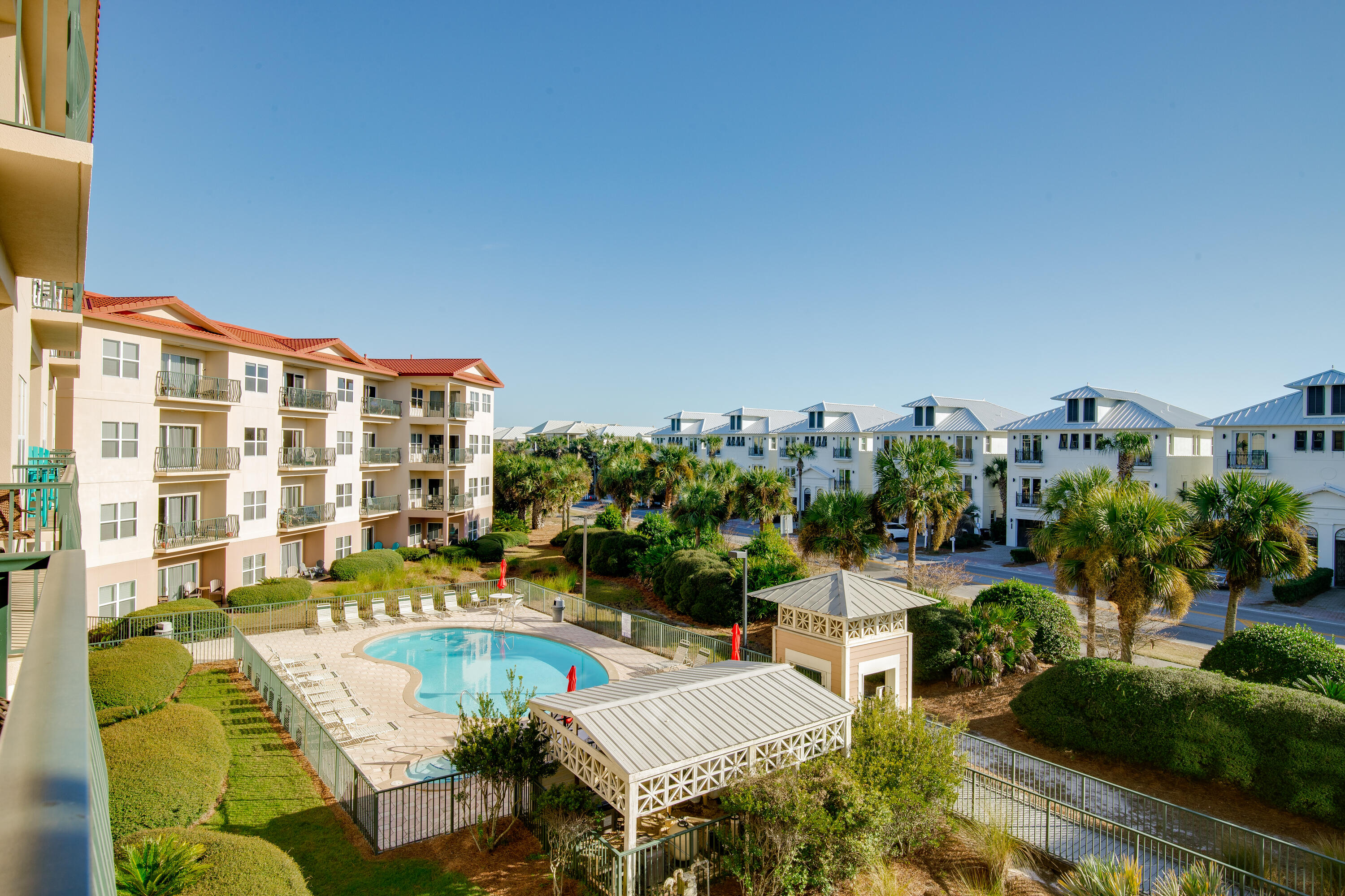 EMERALD WATERS - Residential