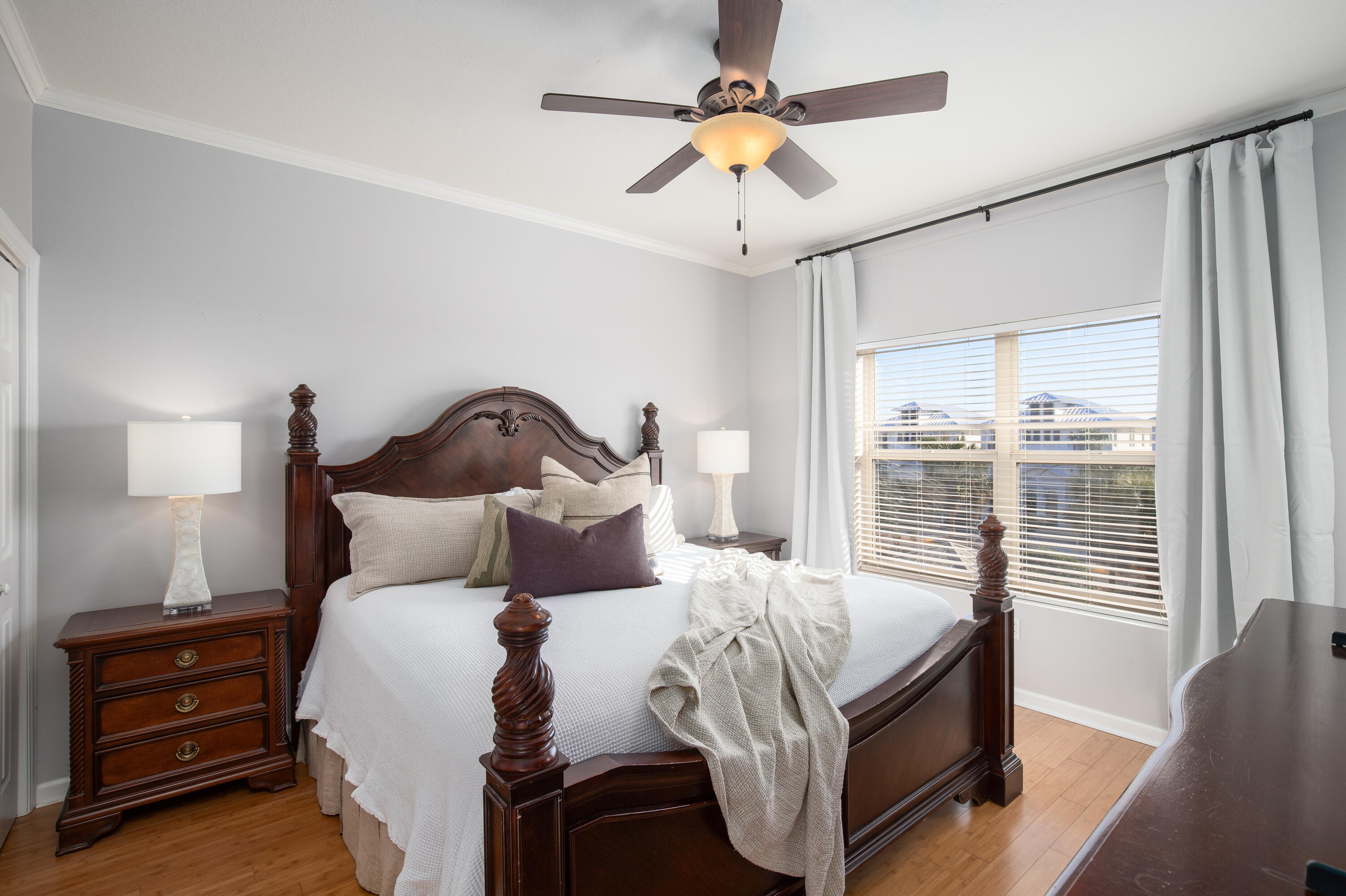 EMERALD WATERS - Residential