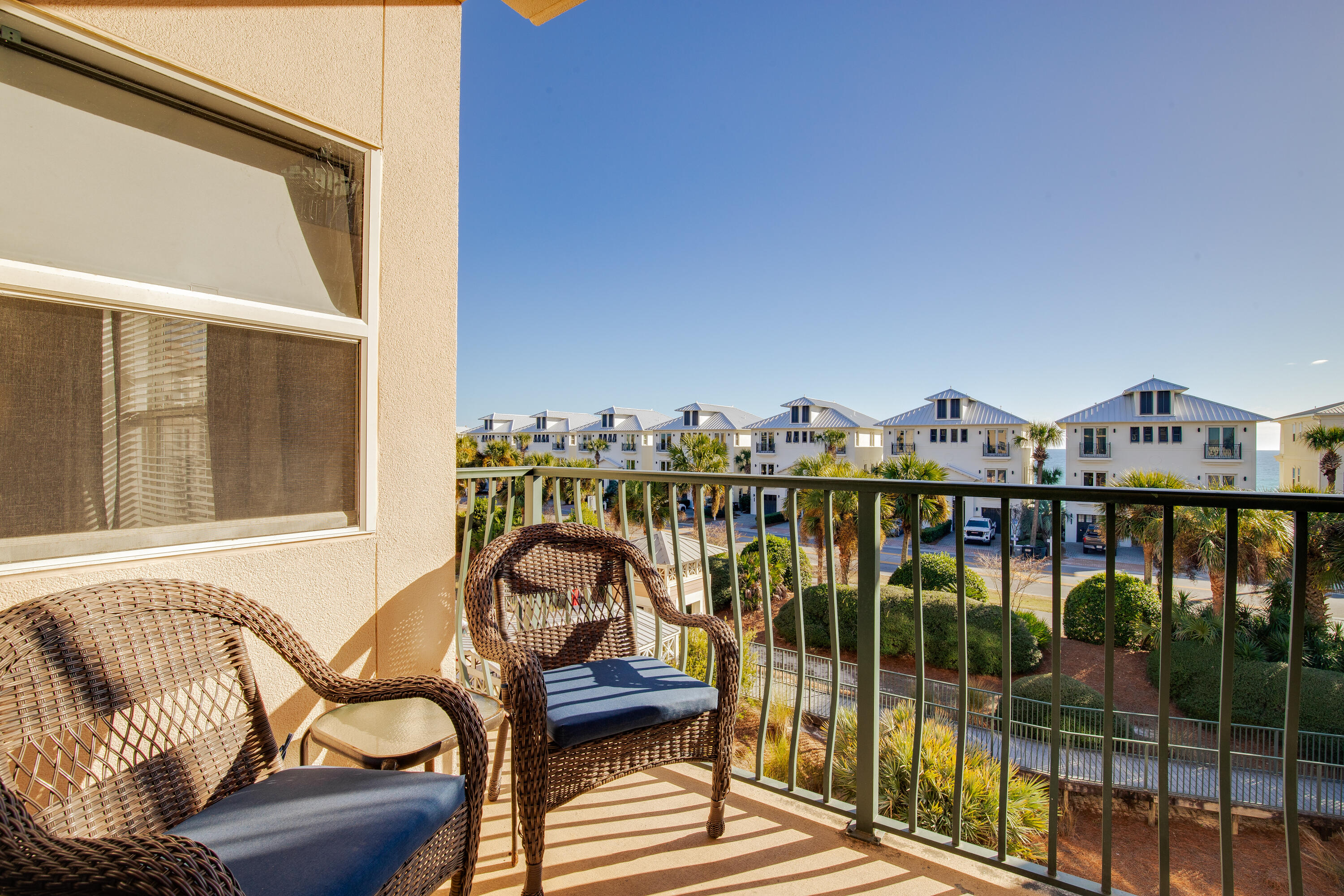 EMERALD WATERS - Residential