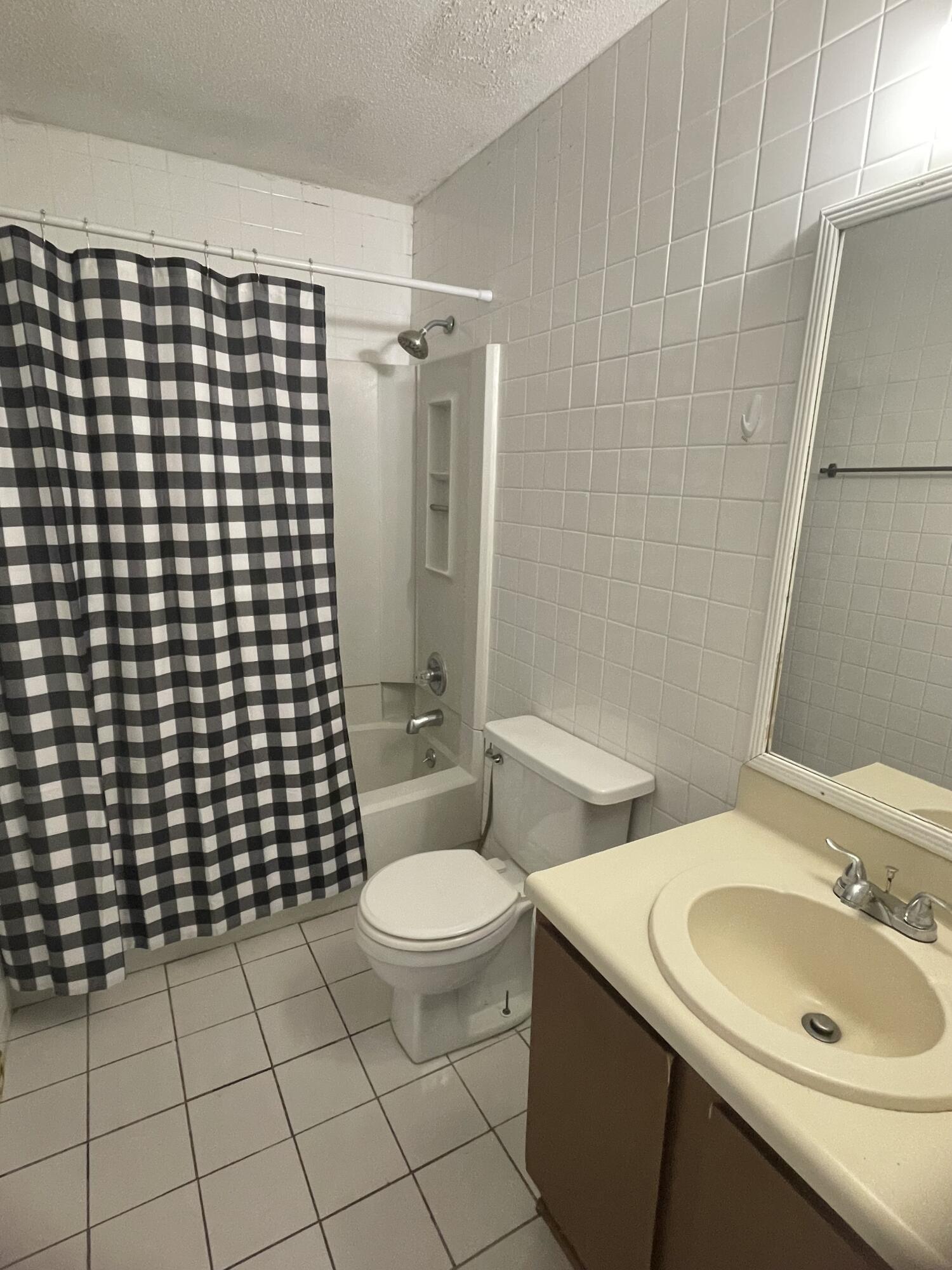 INDIAN HILLS - Residential Lease