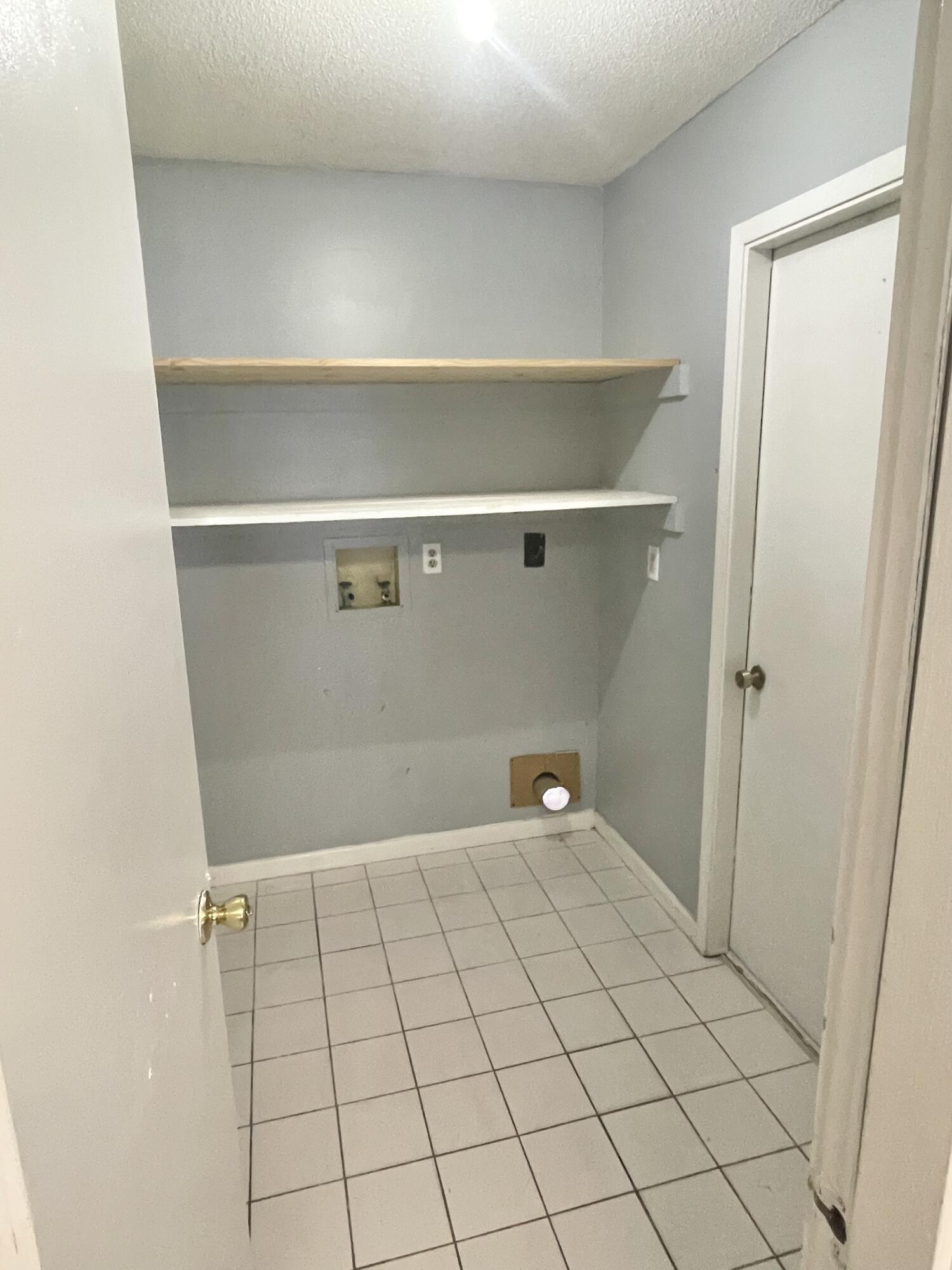 INDIAN HILLS - Residential Lease