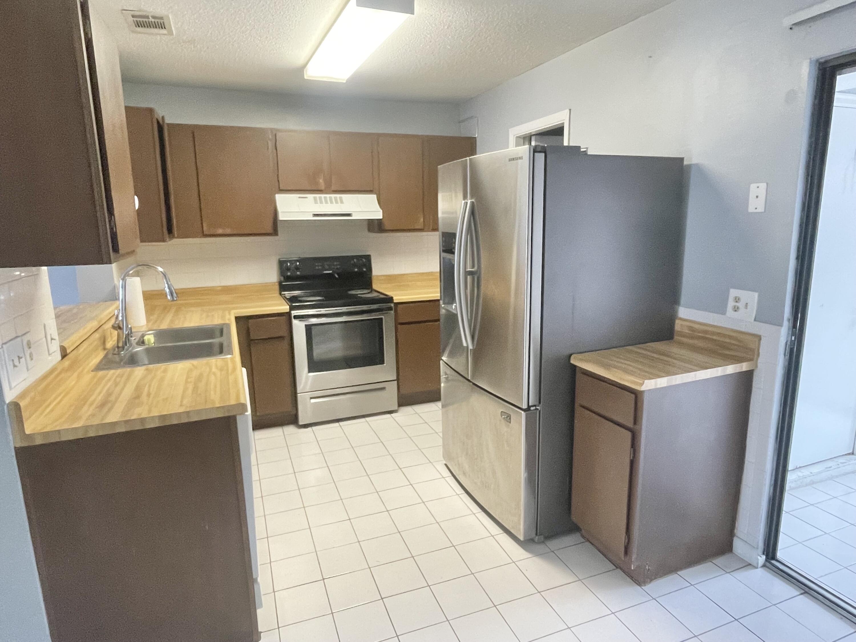 INDIAN HILLS - Residential Lease