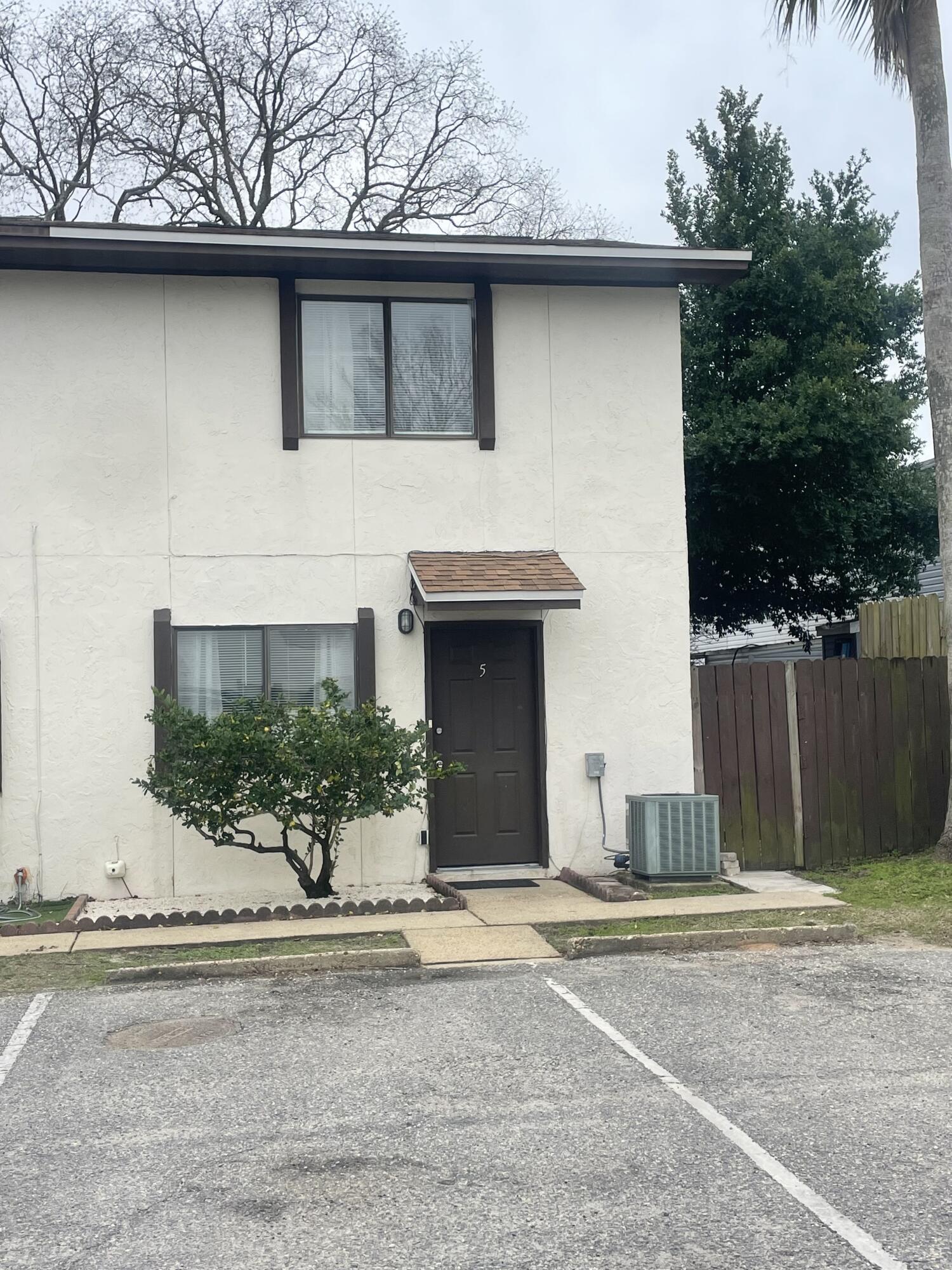 INDIAN HILLS - Residential Lease