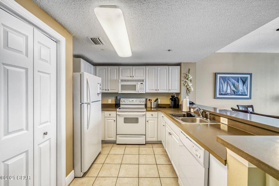 MAJESTIC BEACH TOWERS I - Residential