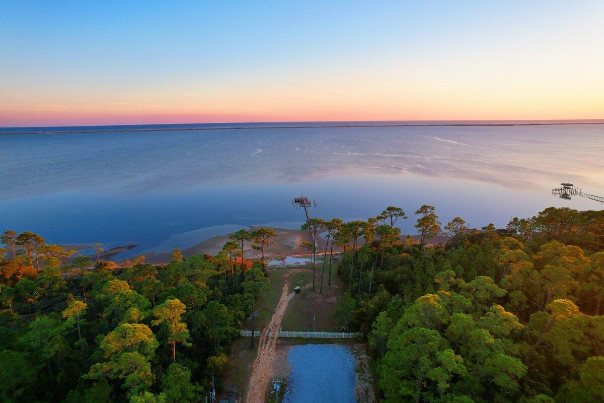 WES VIC HOLIDAY SANDS - Land