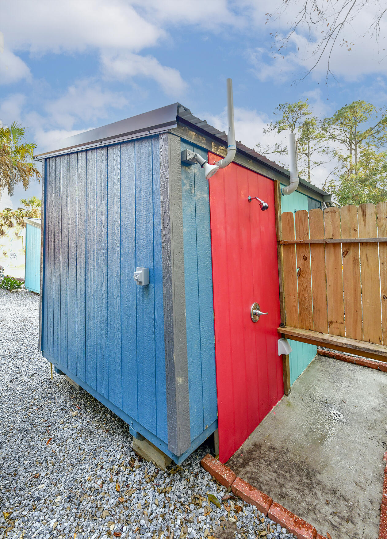 WES VIC HOLIDAY SANDS - Land