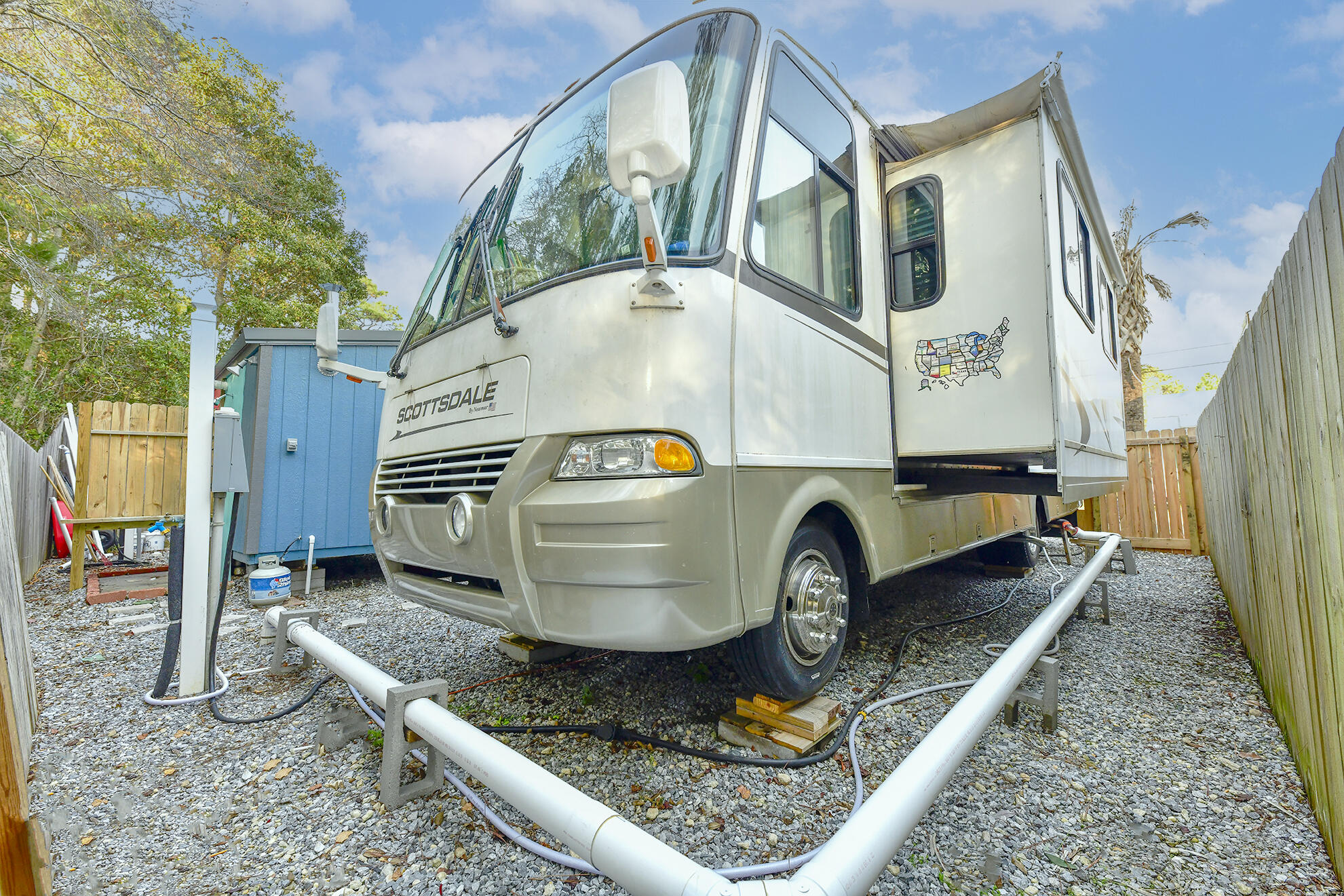 WES VIC HOLIDAY SANDS - Land