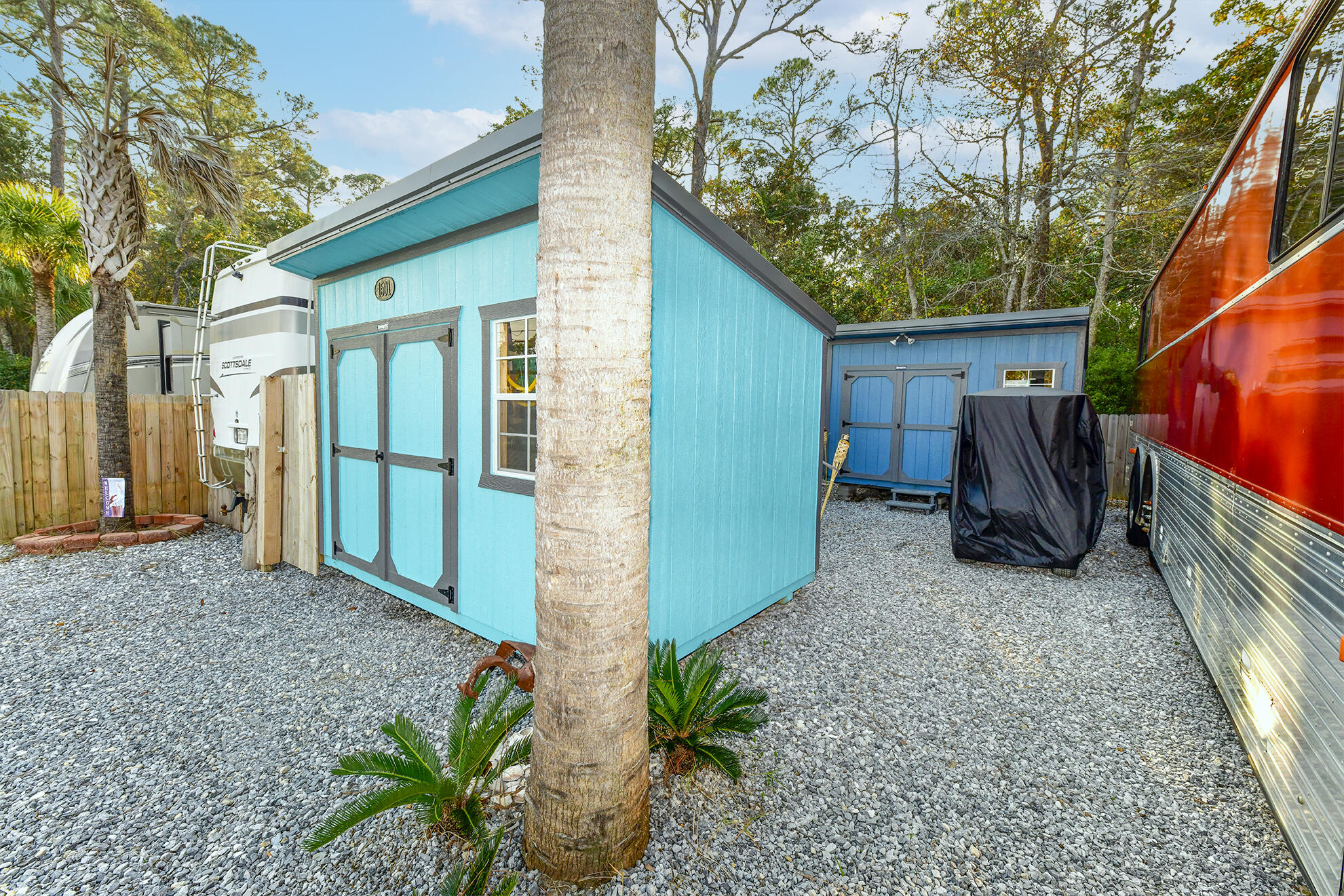 WES VIC HOLIDAY SANDS - Land