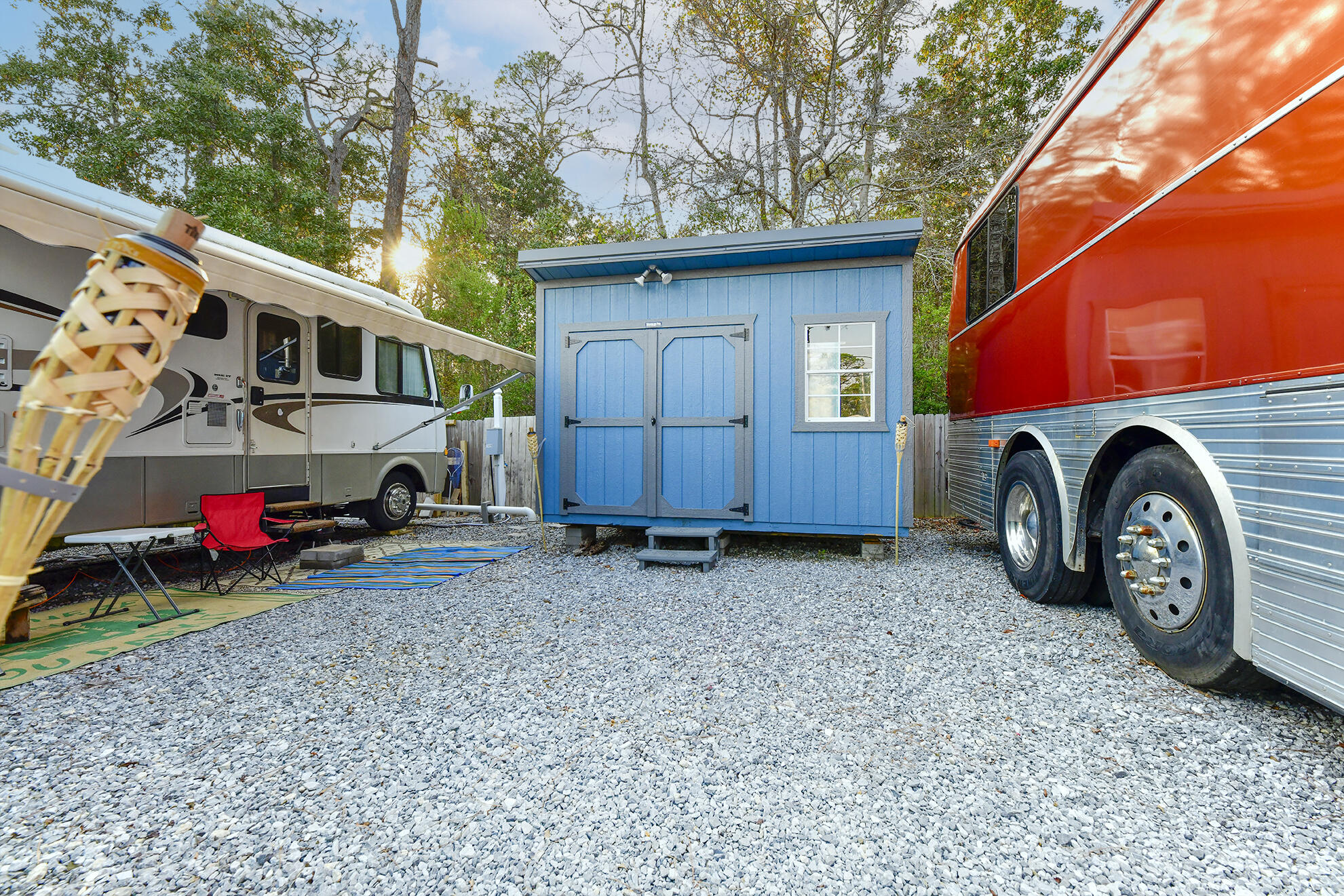 WES VIC HOLIDAY SANDS - Land