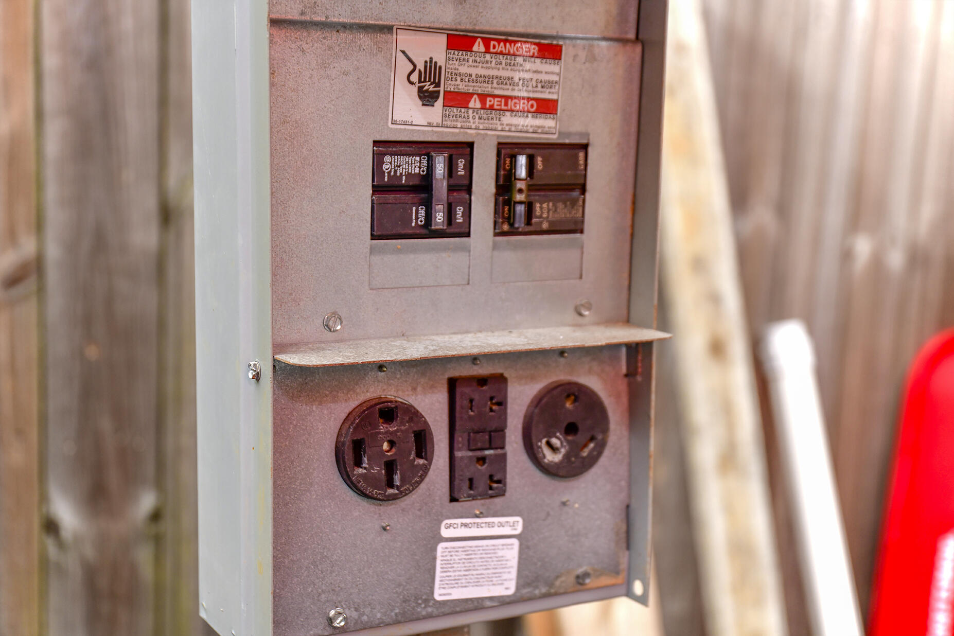 WES VIC HOLIDAY SANDS - Land