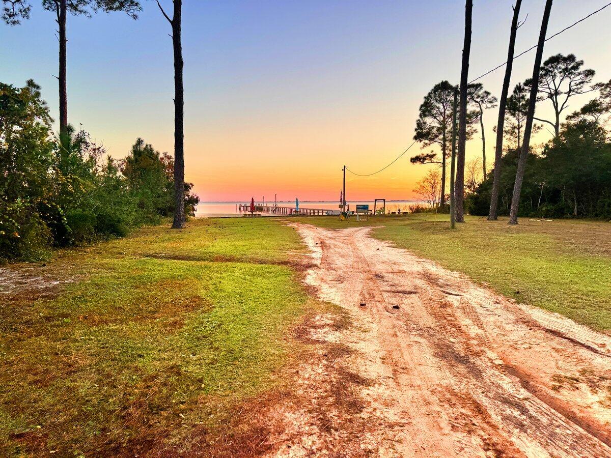 WES VIC HOLIDAY SANDS - Land