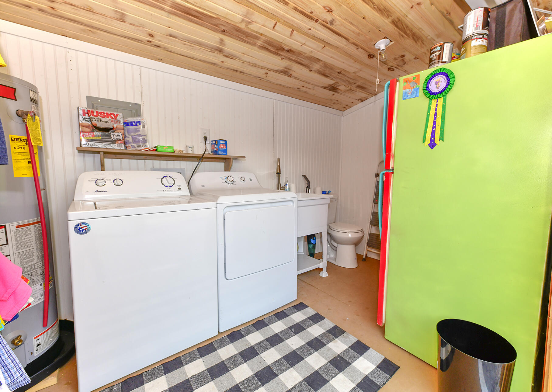 WES VIC HOLIDAY SANDS - Land