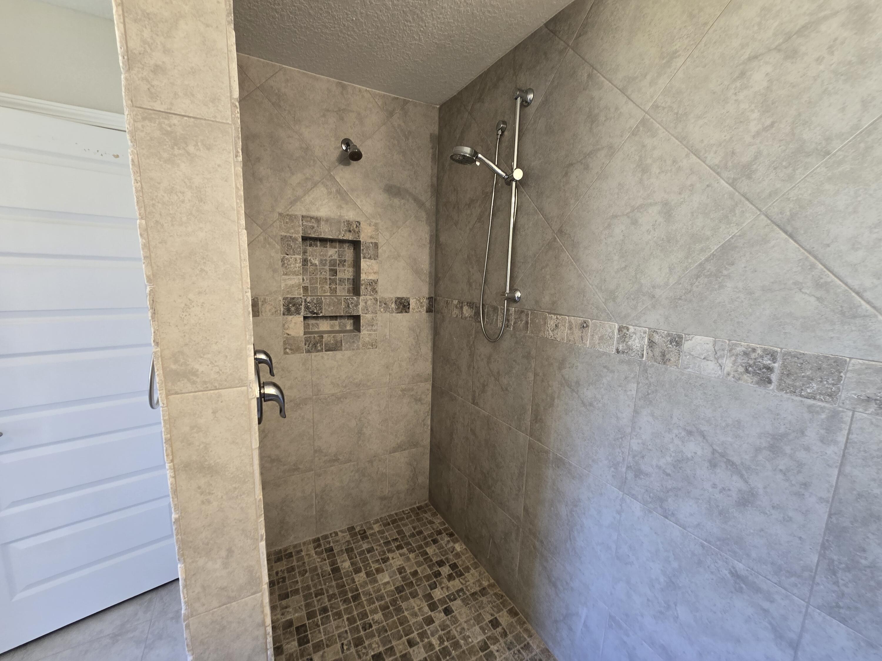 WINDMEADOWS - Residential