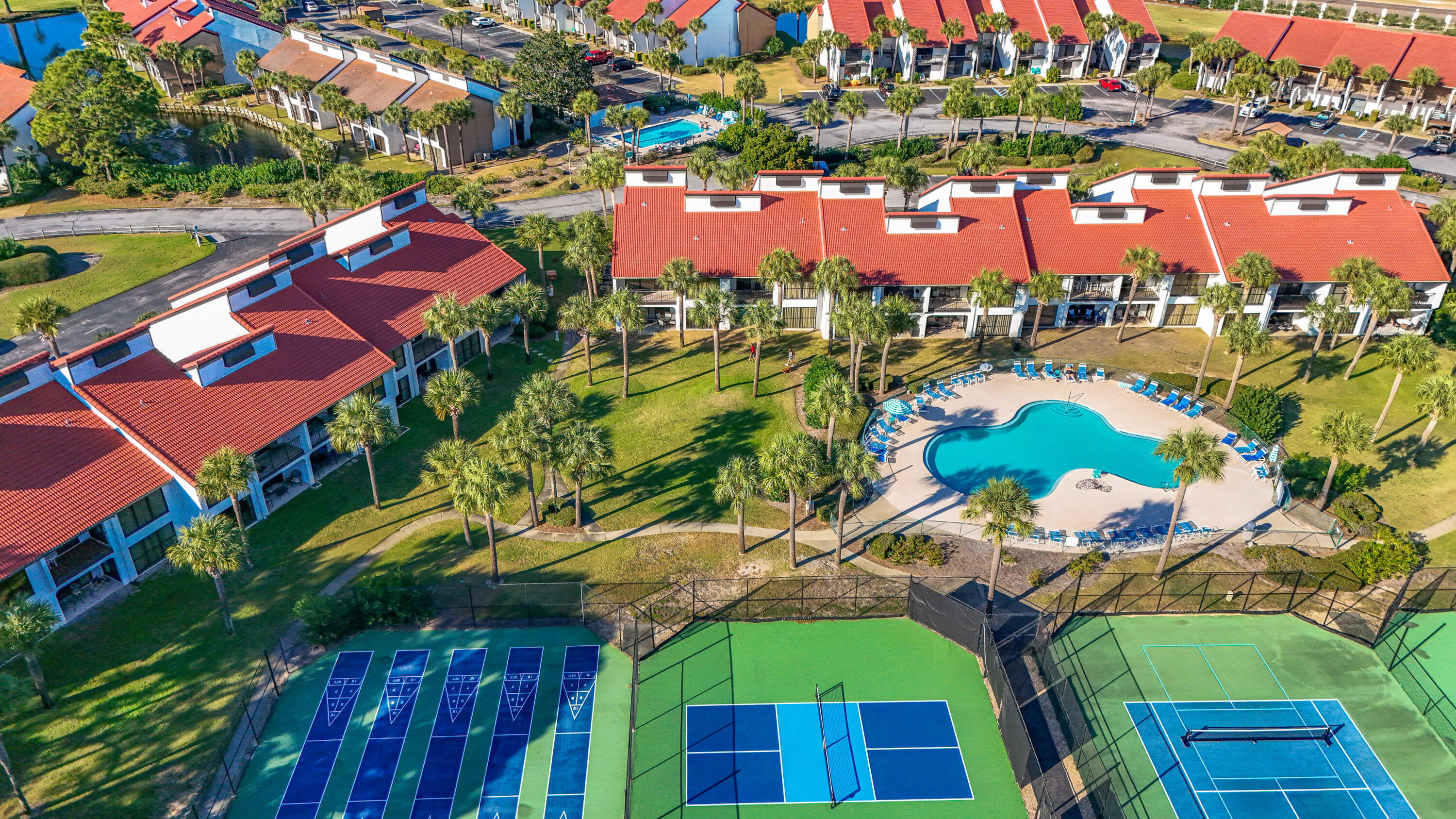 RIVER OAKS TENNIS VILLAS - Residential