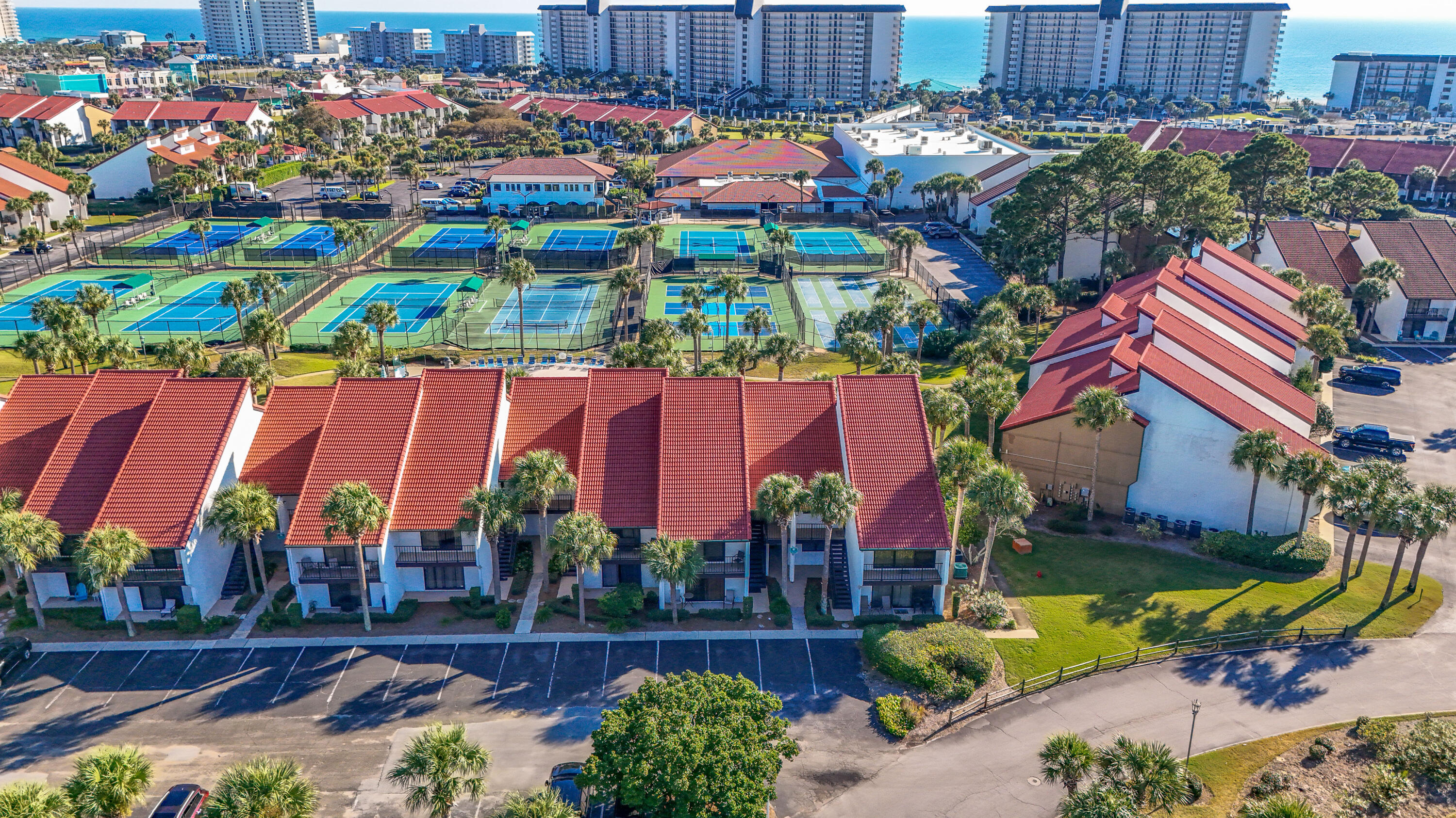 RIVER OAKS TENNIS VILLAS - Residential